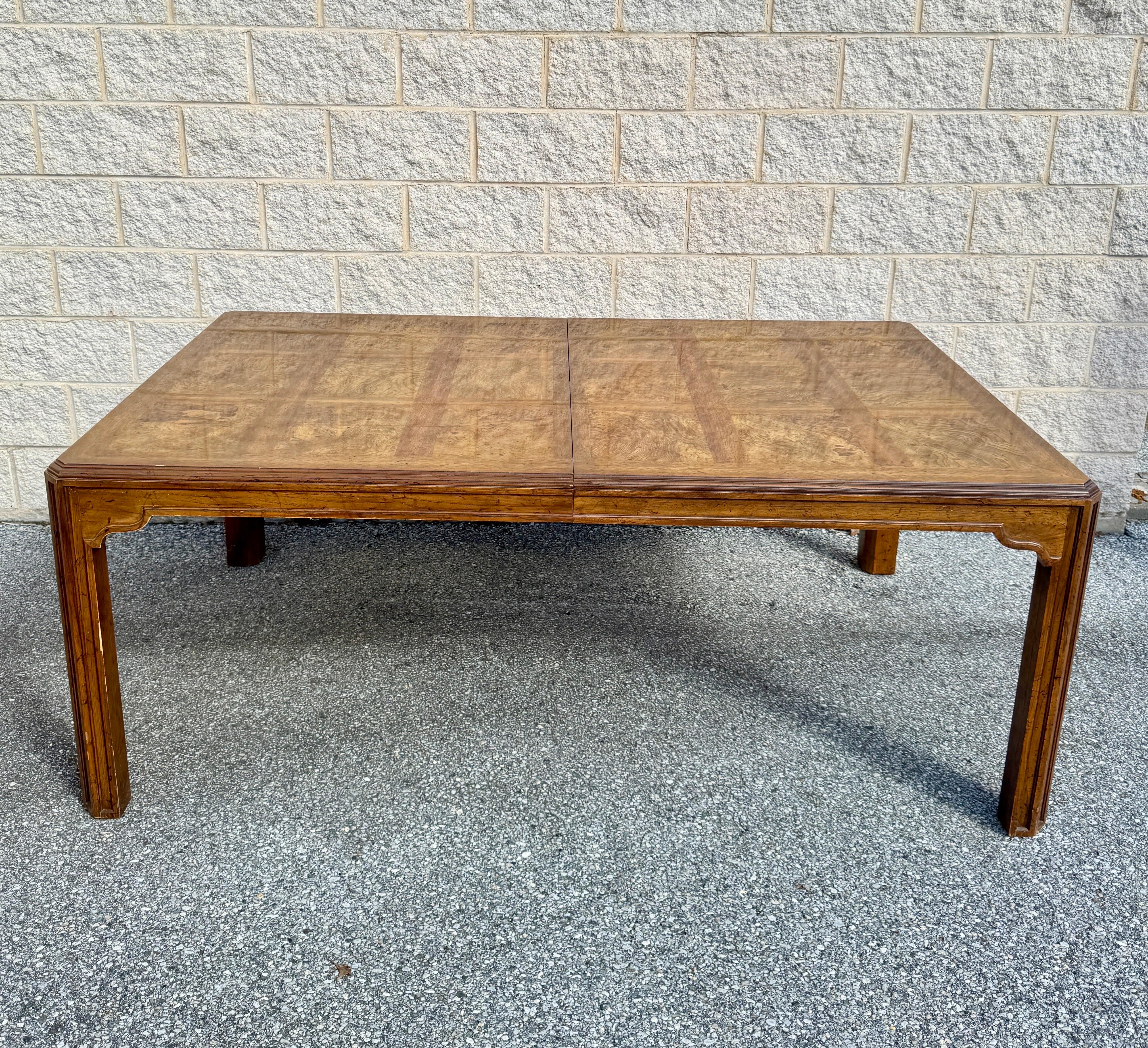 Gorgeous high quality burl wood dining table by Drexel, comes with three extension leaves.
Each leaf is 22
