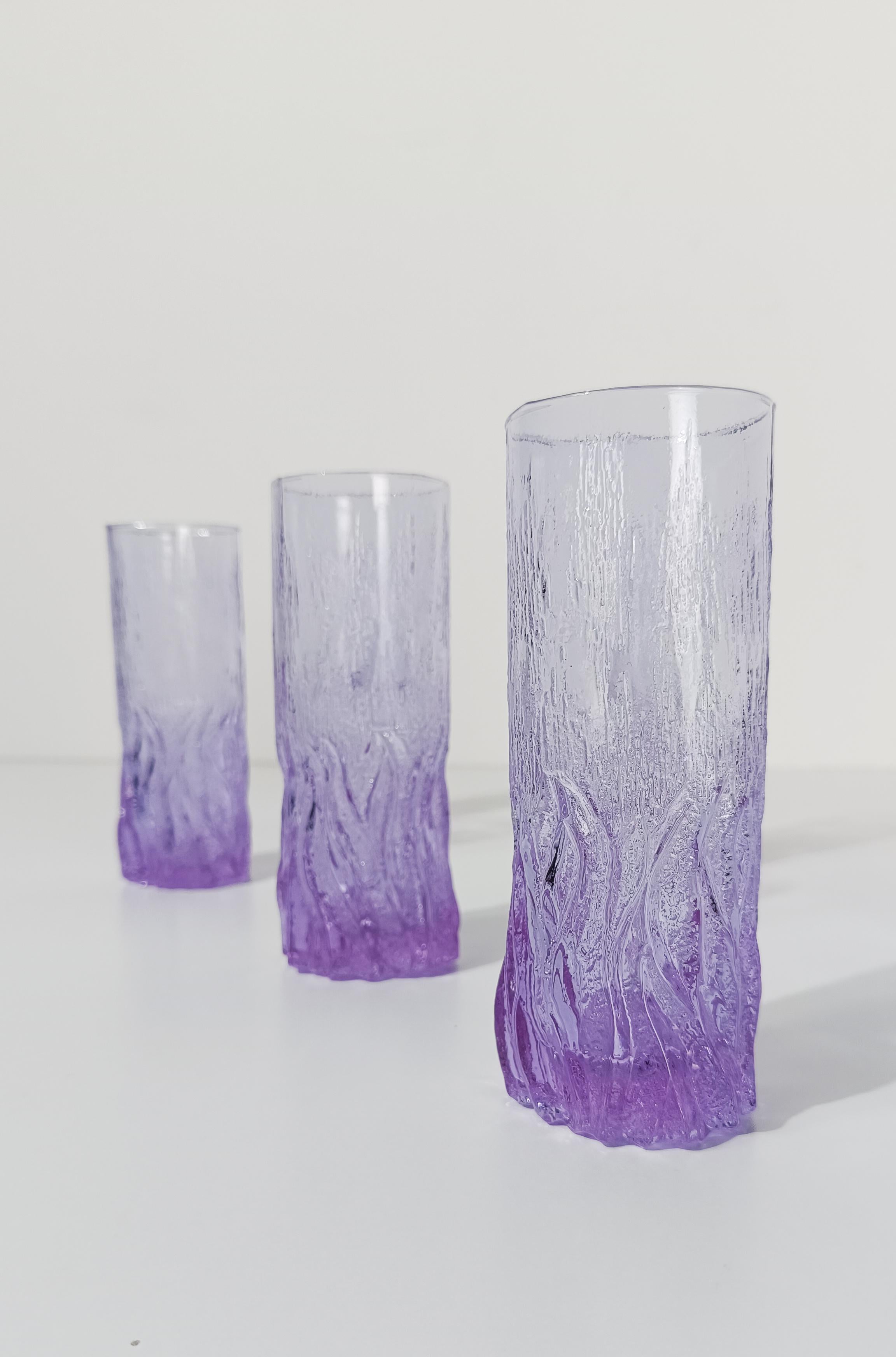 Set di bicchieri e caraffe Long Drink Tumbler in vetro corteccia lilla chiaro, stile Whitefriars Glass in vendita 2