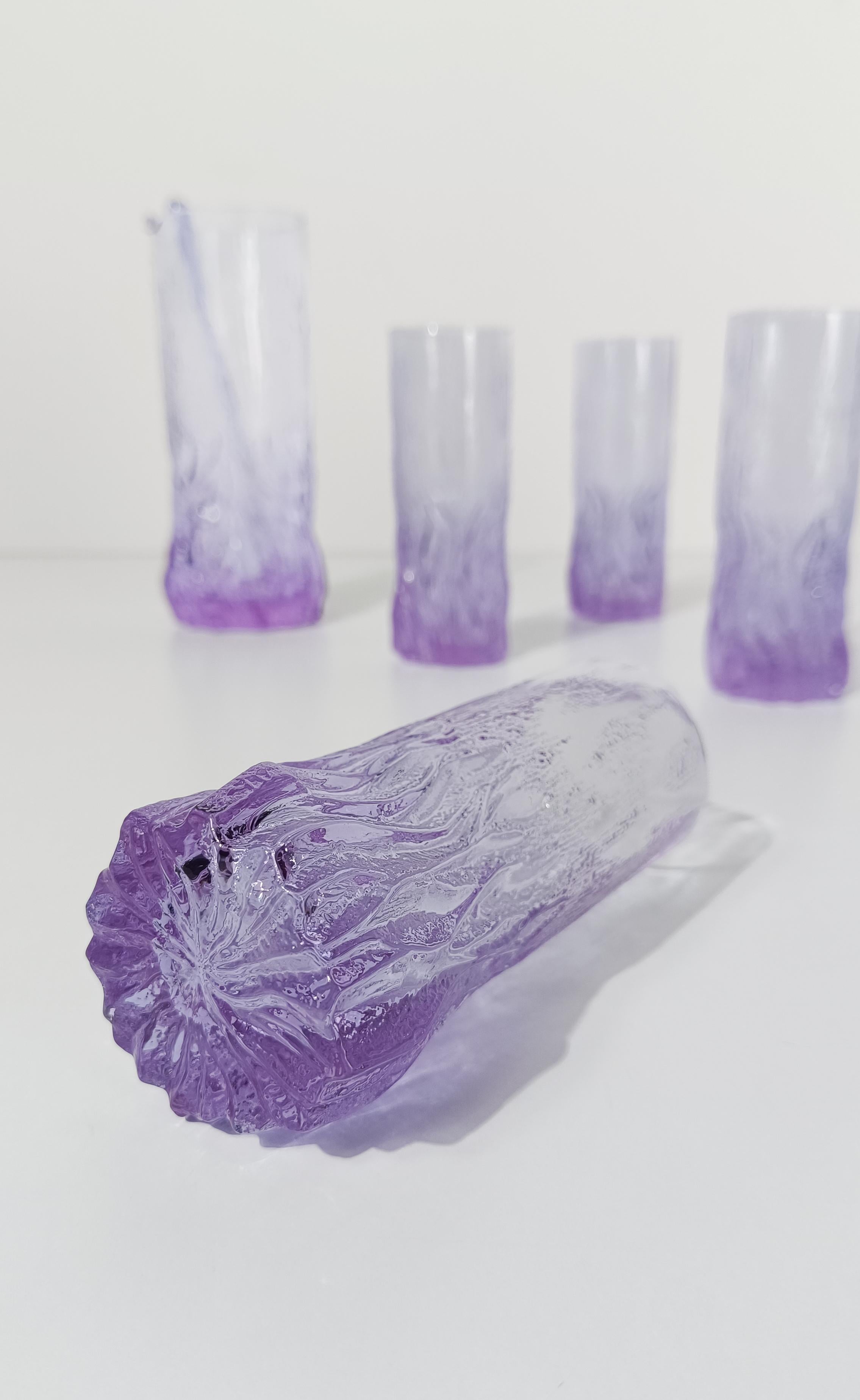 Set di bicchieri e caraffe Long Drink Tumbler in vetro corteccia lilla chiaro, stile Whitefriars Glass in vendita 3