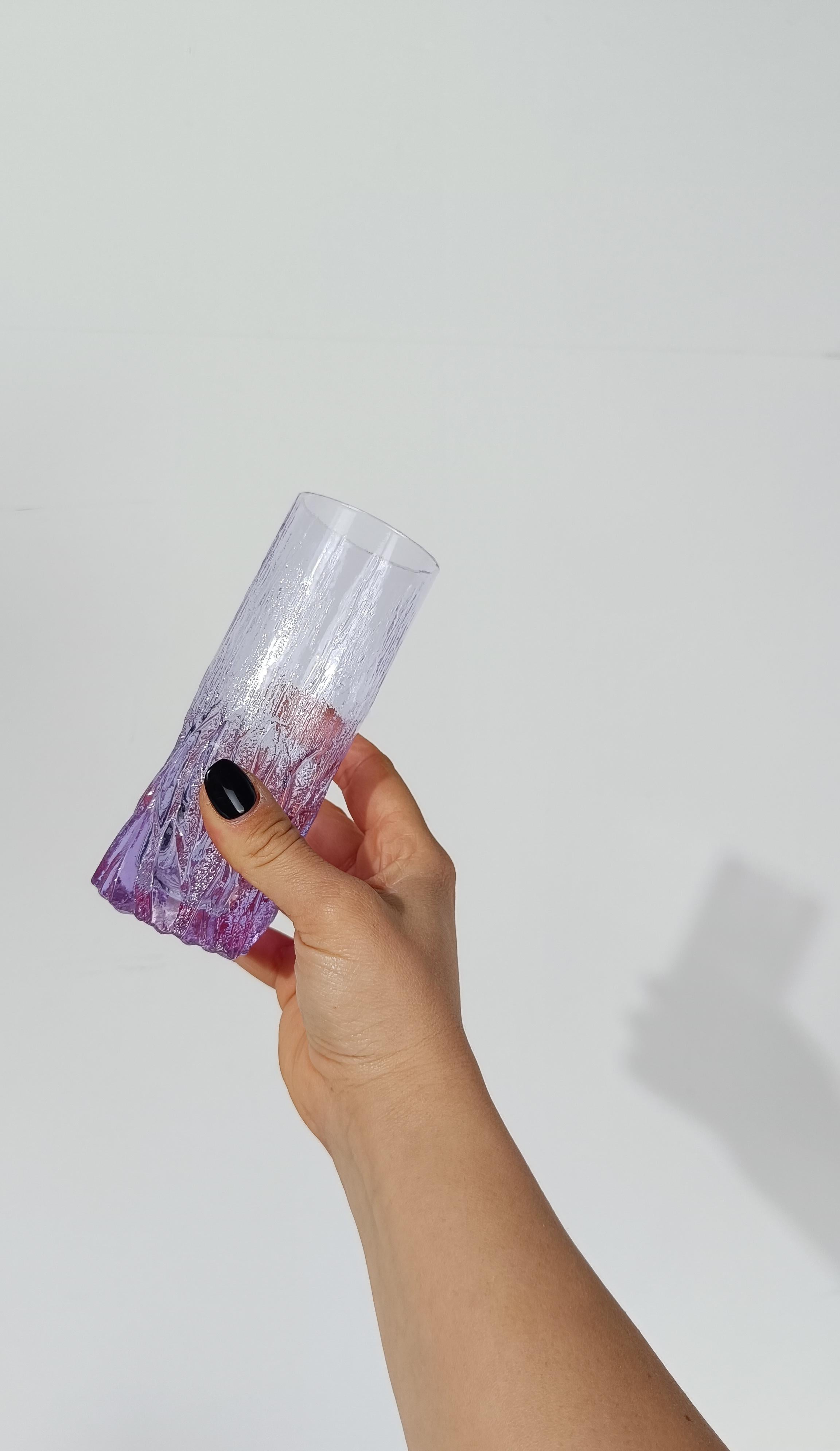 Set di bicchieri e caraffe Long Drink Tumbler in vetro corteccia lilla chiaro, stile Whitefriars Glass in vendita 4