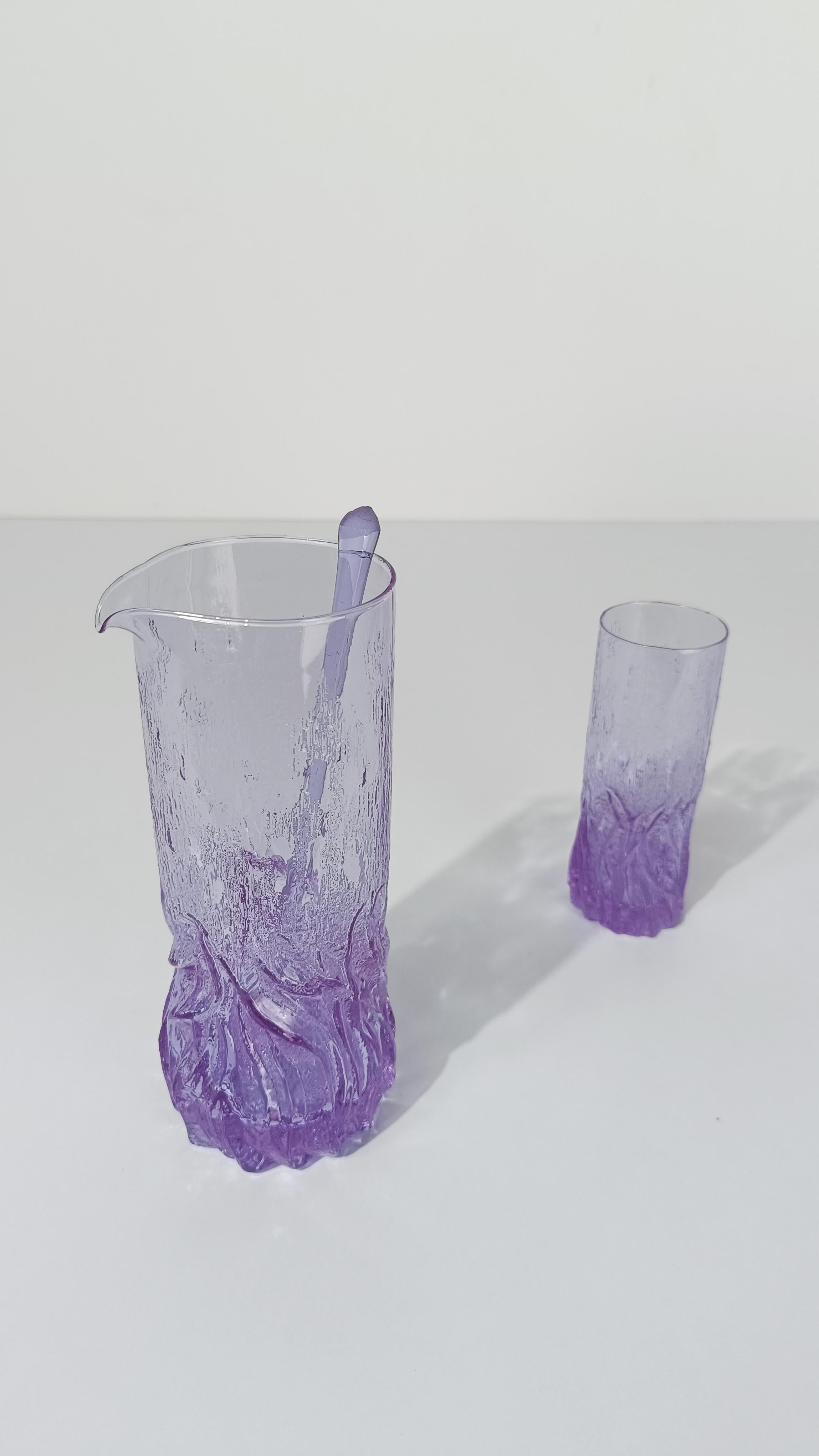 Set di bicchieri e caraffe Long Drink Tumbler in vetro corteccia lilla chiaro, stile Whitefriars Glass in vendita 5