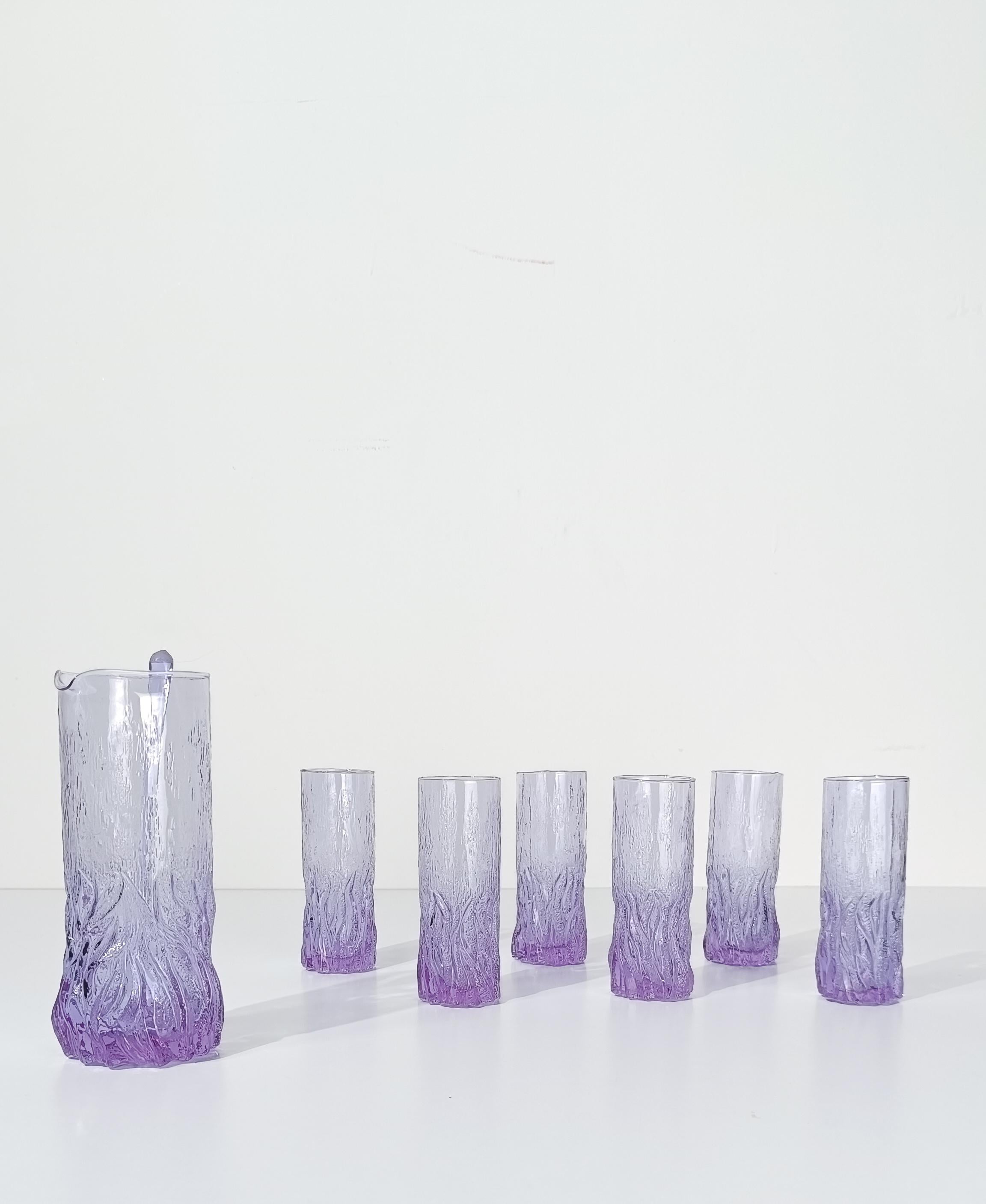 Intagliato a mano Set di bicchieri e caraffe Long Drink Tumbler in vetro corteccia lilla chiaro, stile Whitefriars Glass in vendita