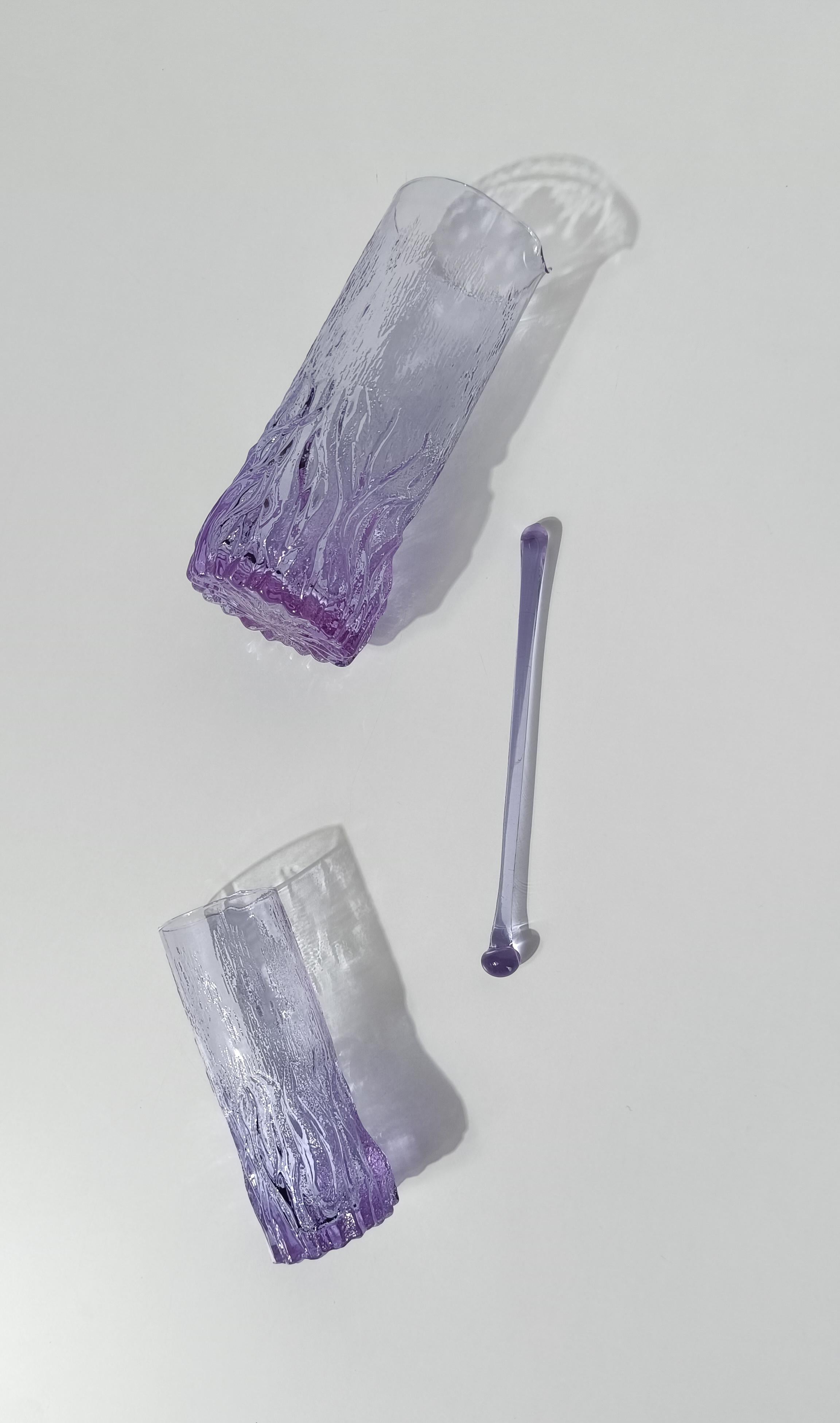 Set di bicchieri e caraffe Long Drink Tumbler in vetro corteccia lilla chiaro, stile Whitefriars Glass In condizioni buone in vendita a Roma, IT