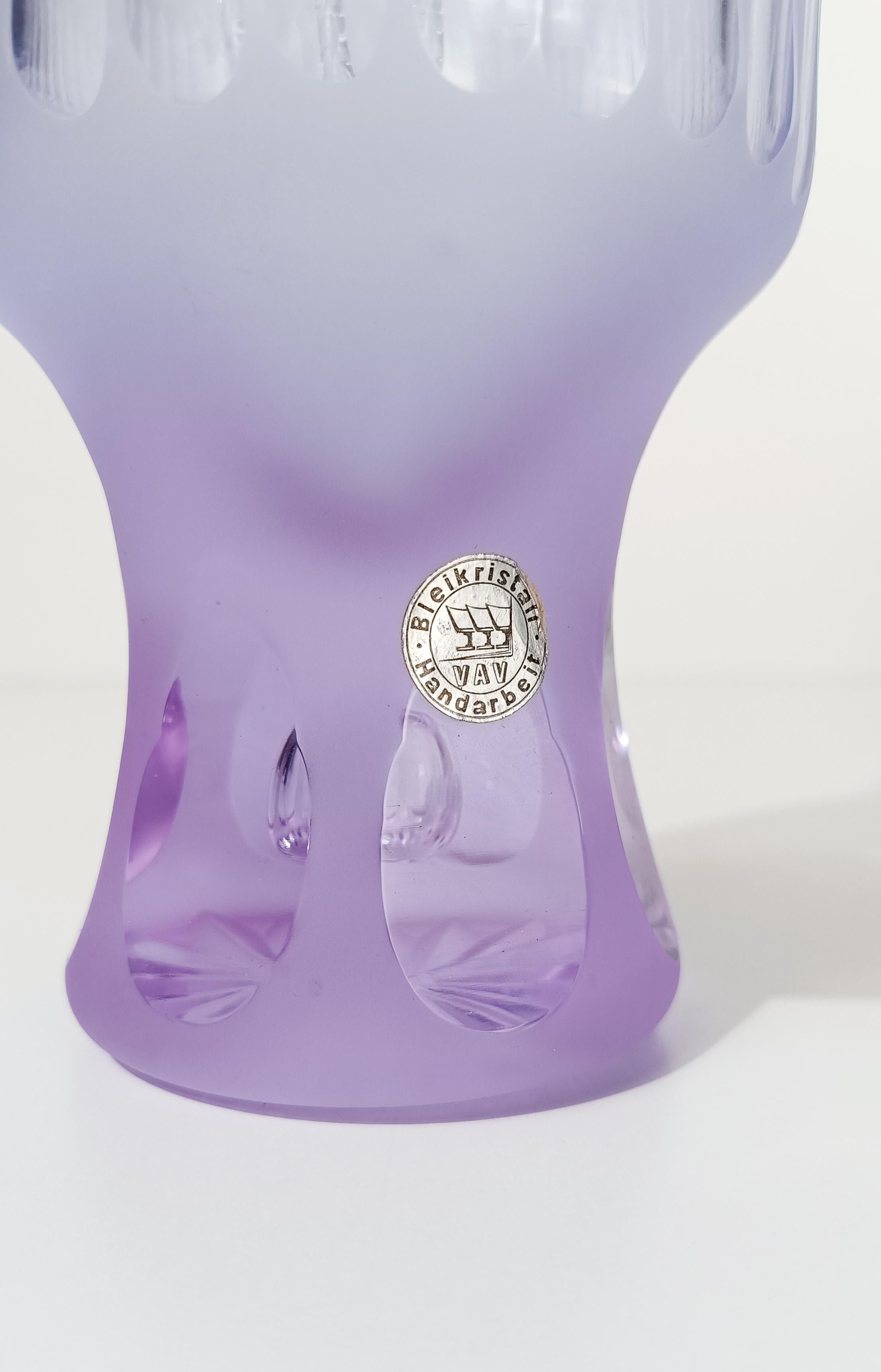 Ensemble de gobelets et cruches à boire longs en cristal dépoli lilas pâle, ère de l'ère spatiale en vente 4