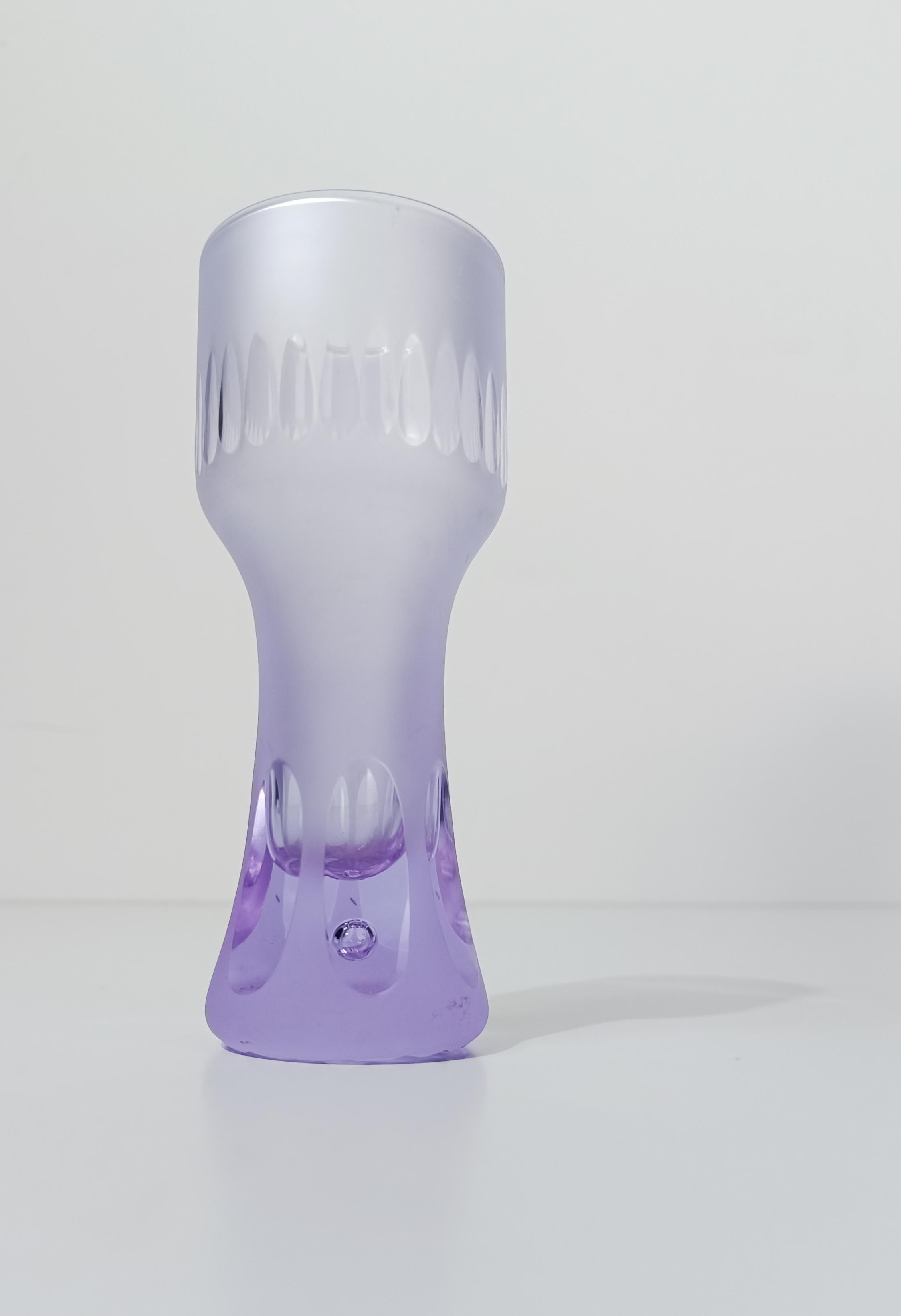 Ensemble de gobelets et cruches à boire longs en cristal dépoli lilas pâle, ère de l'ère spatiale en vente 7
