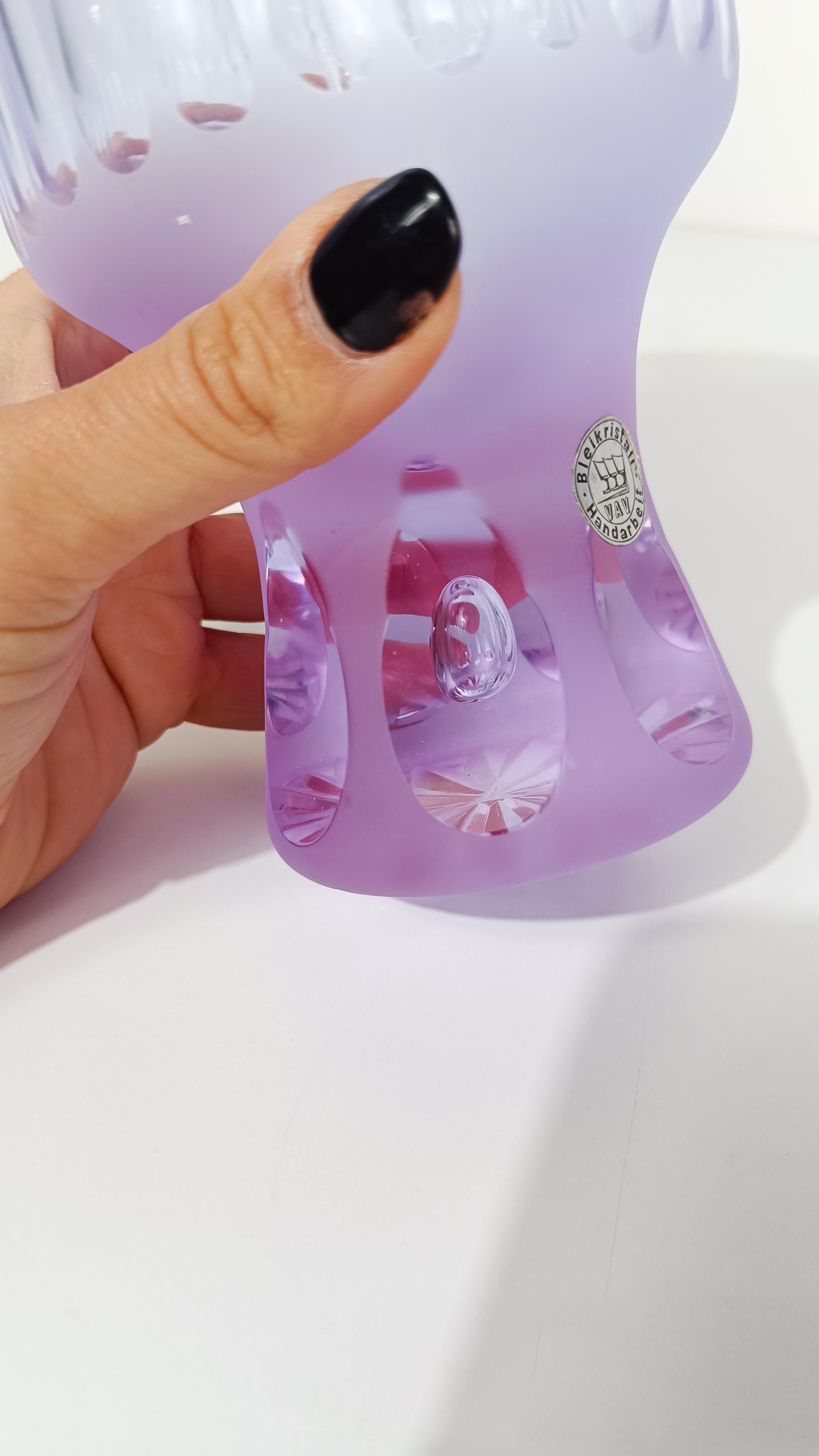 Ensemble de gobelets et cruches à boire longs en cristal dépoli lilas pâle, ère de l'ère spatiale en vente 2