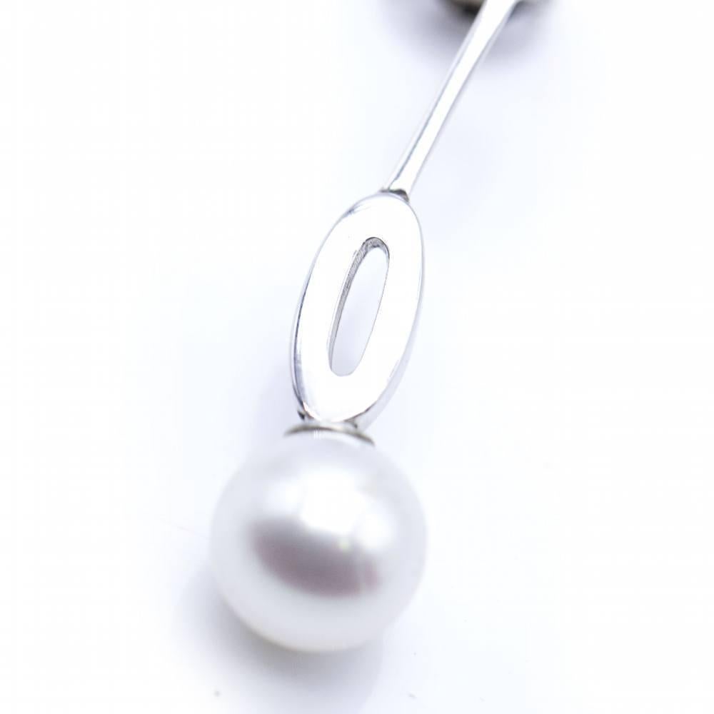 Women's Long earrings in white gold and pearls. Brand new. For Sale