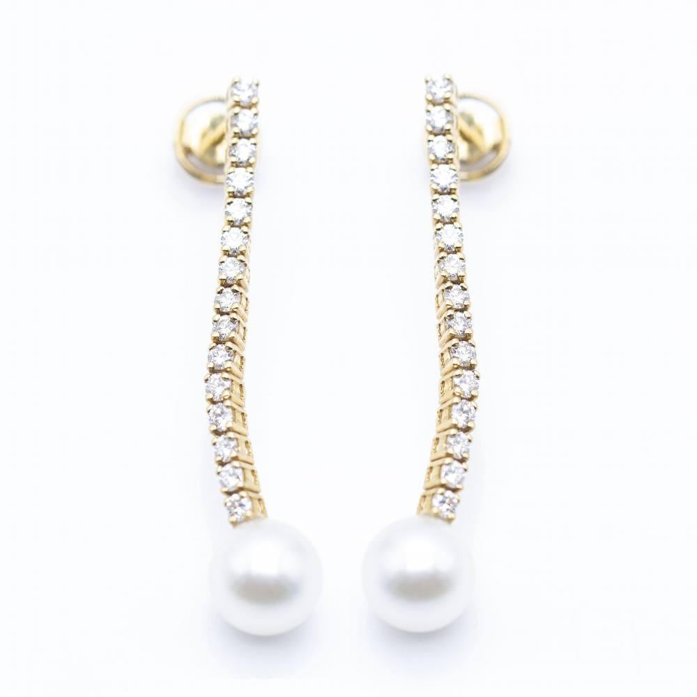 Longues boucles d'oreilles en or jaune. Neufs. Pour femmes en vente