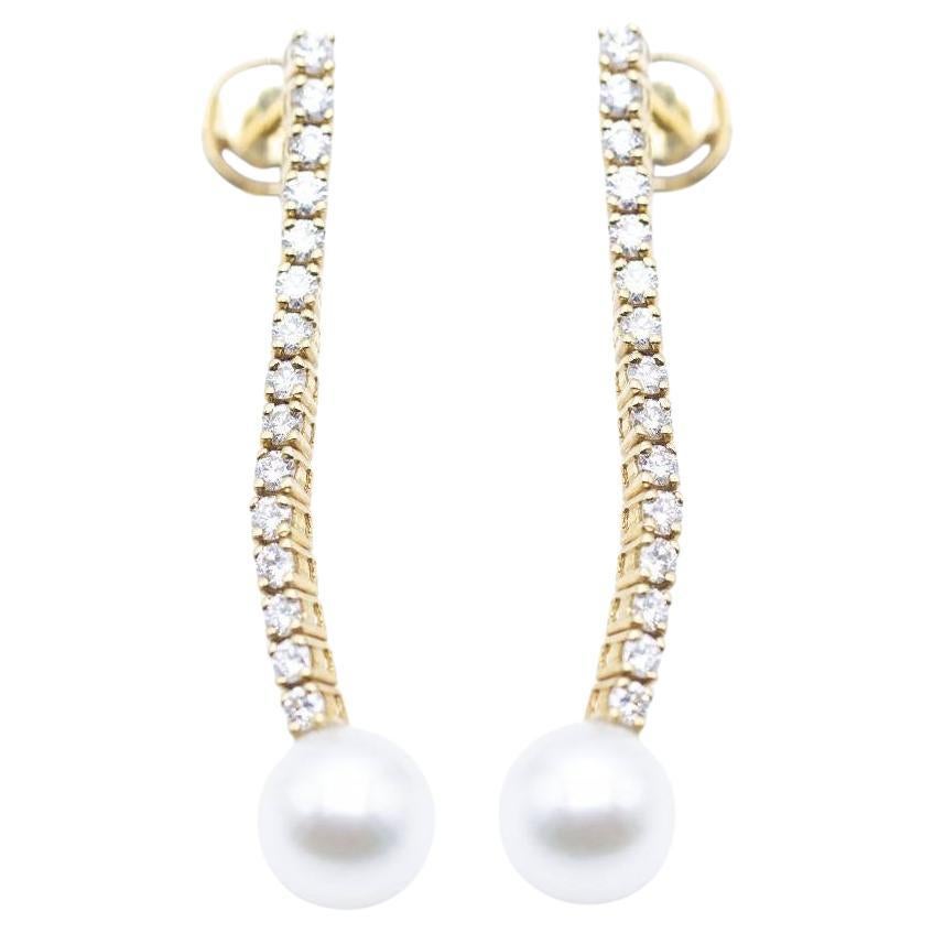 Long earrings in yellow gold. Brand new