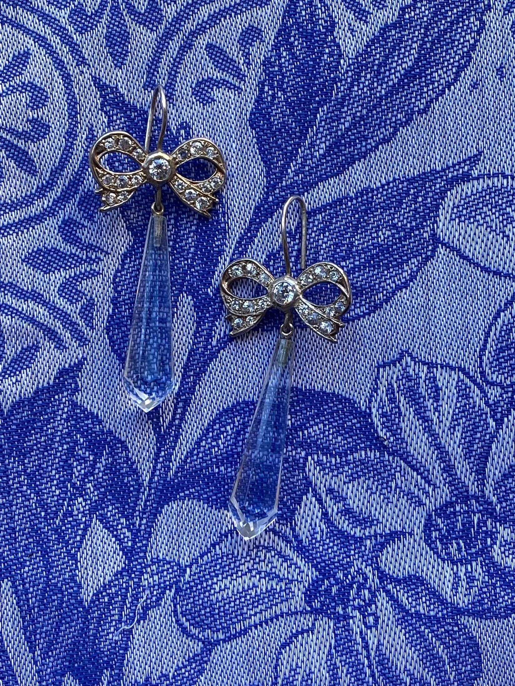Long & Elegante Bergkristall-Ohrringe mit Swarovksi-Kristallen  (Zeitgenössisch) im Angebot