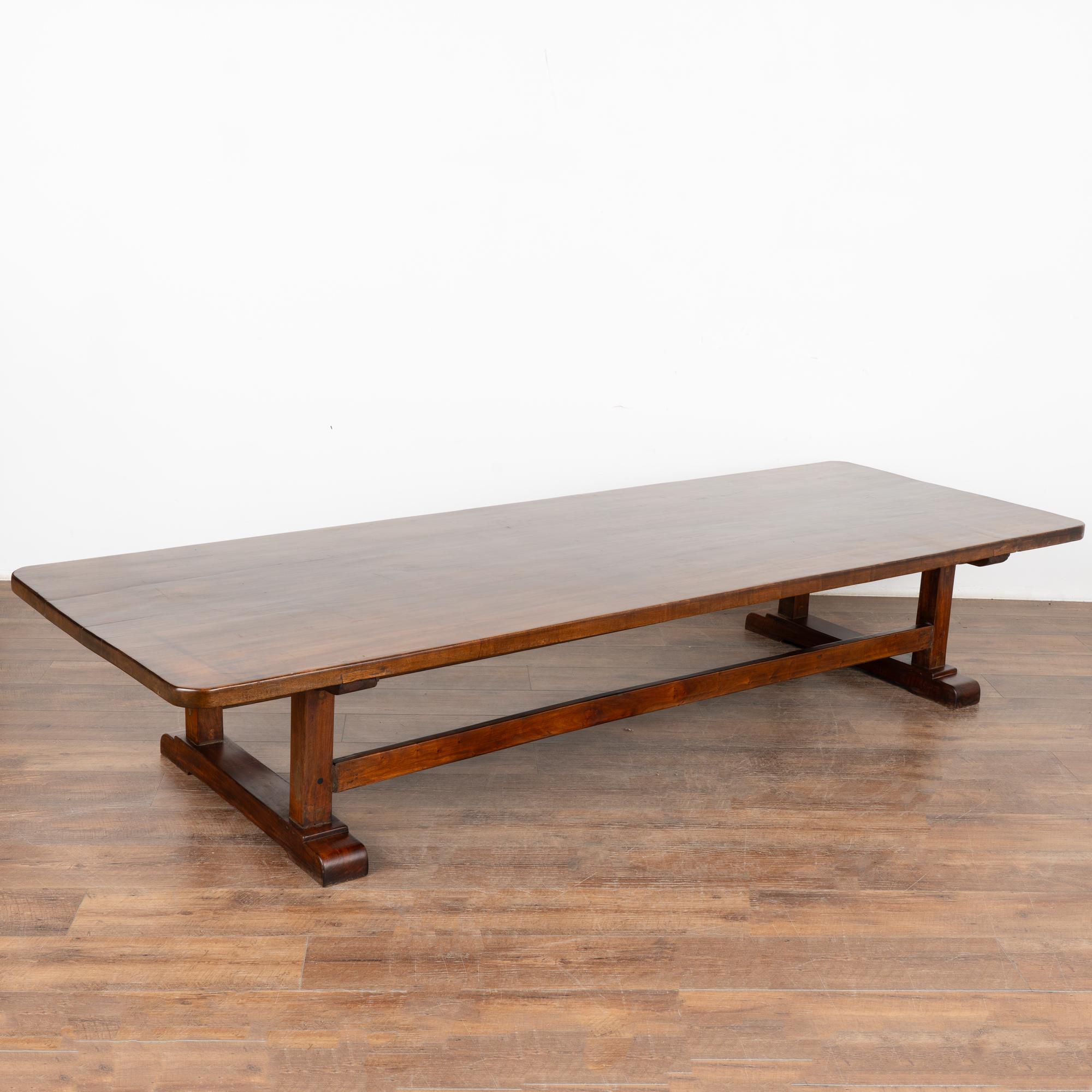 Table basse en bois d'orme, vers 1880 en vente 3
