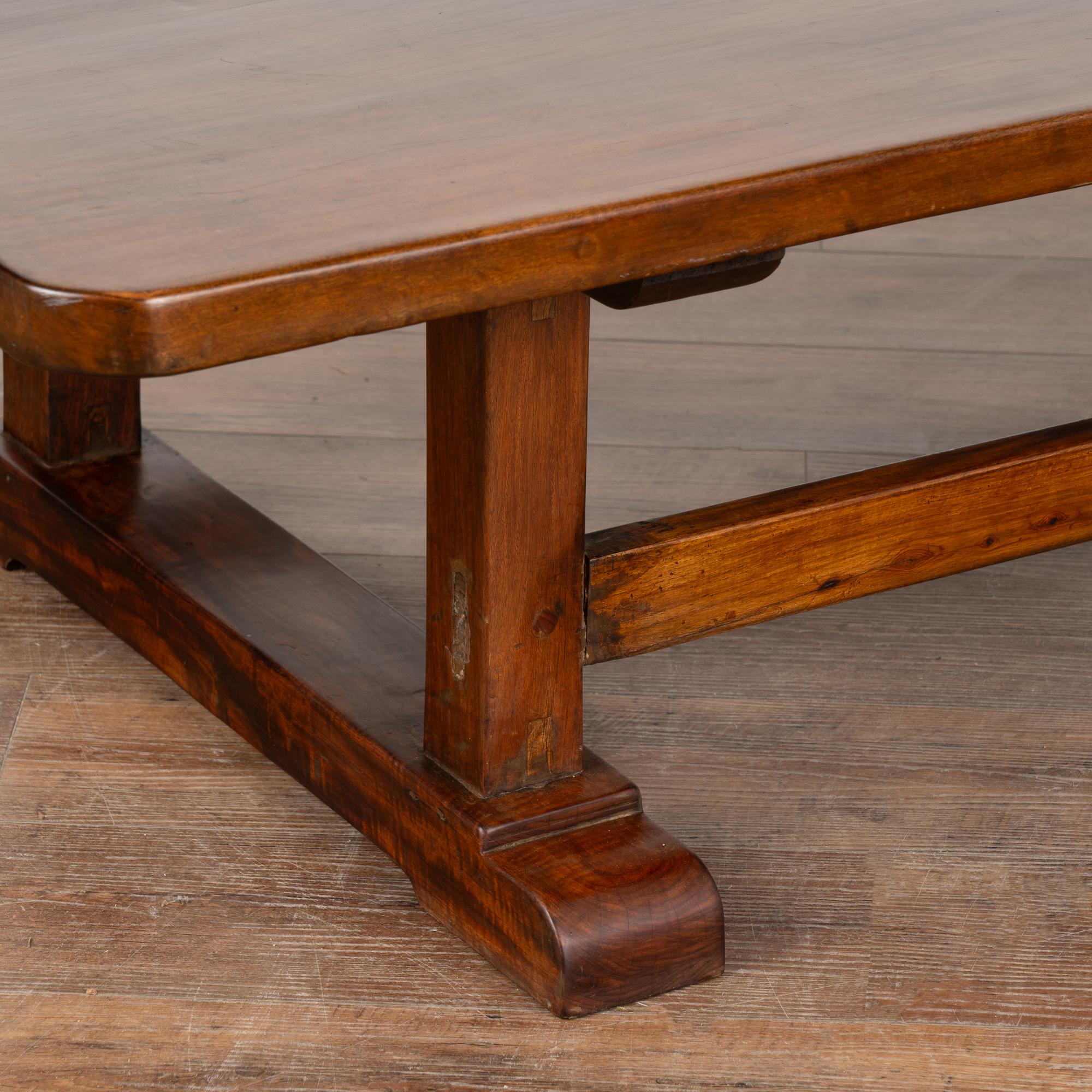 Orme Table basse en bois d'orme, vers 1880 en vente