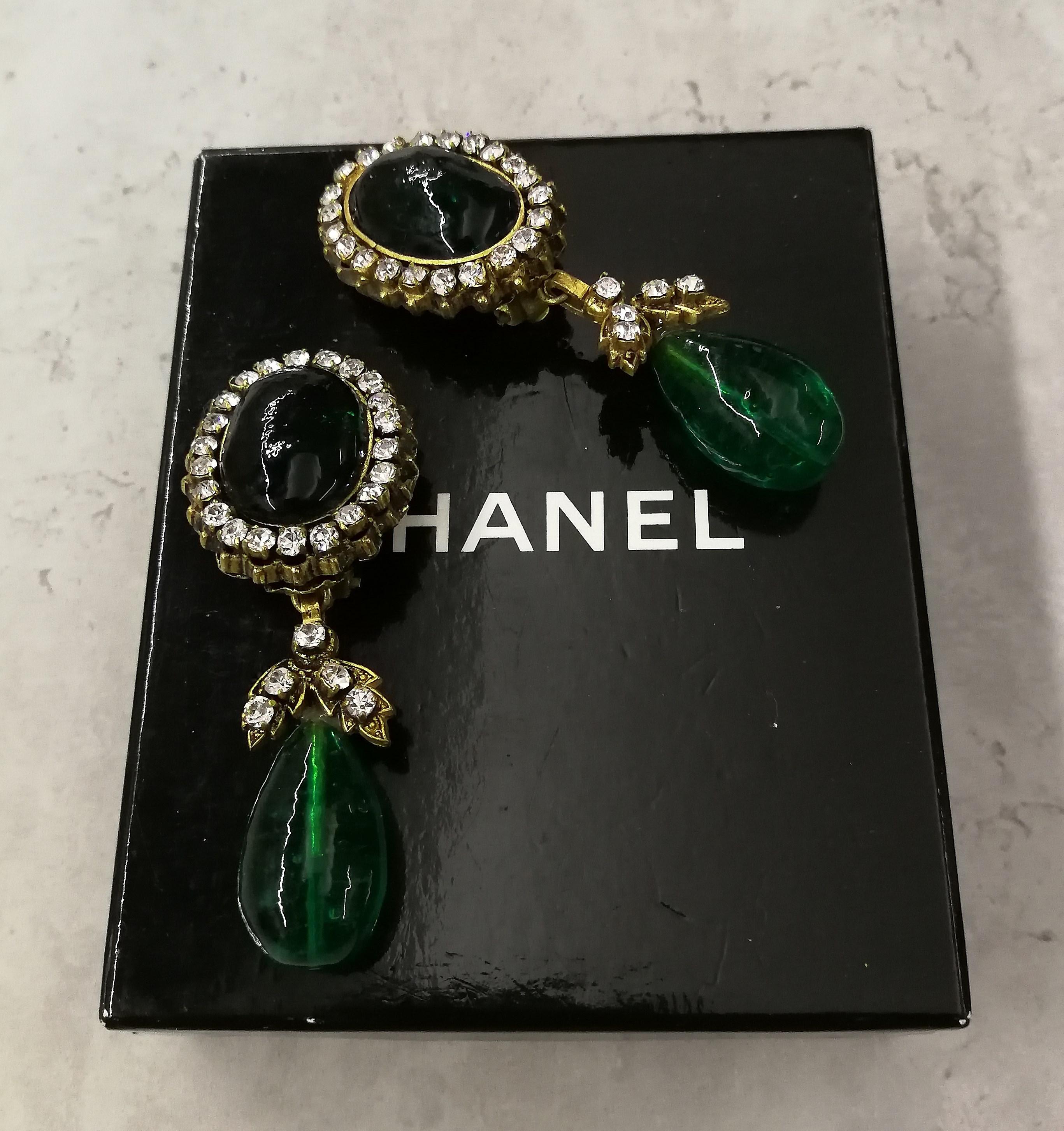 Long emerald poured glass, paste and gilded metal drop earrings, Chanel, 1980s 8