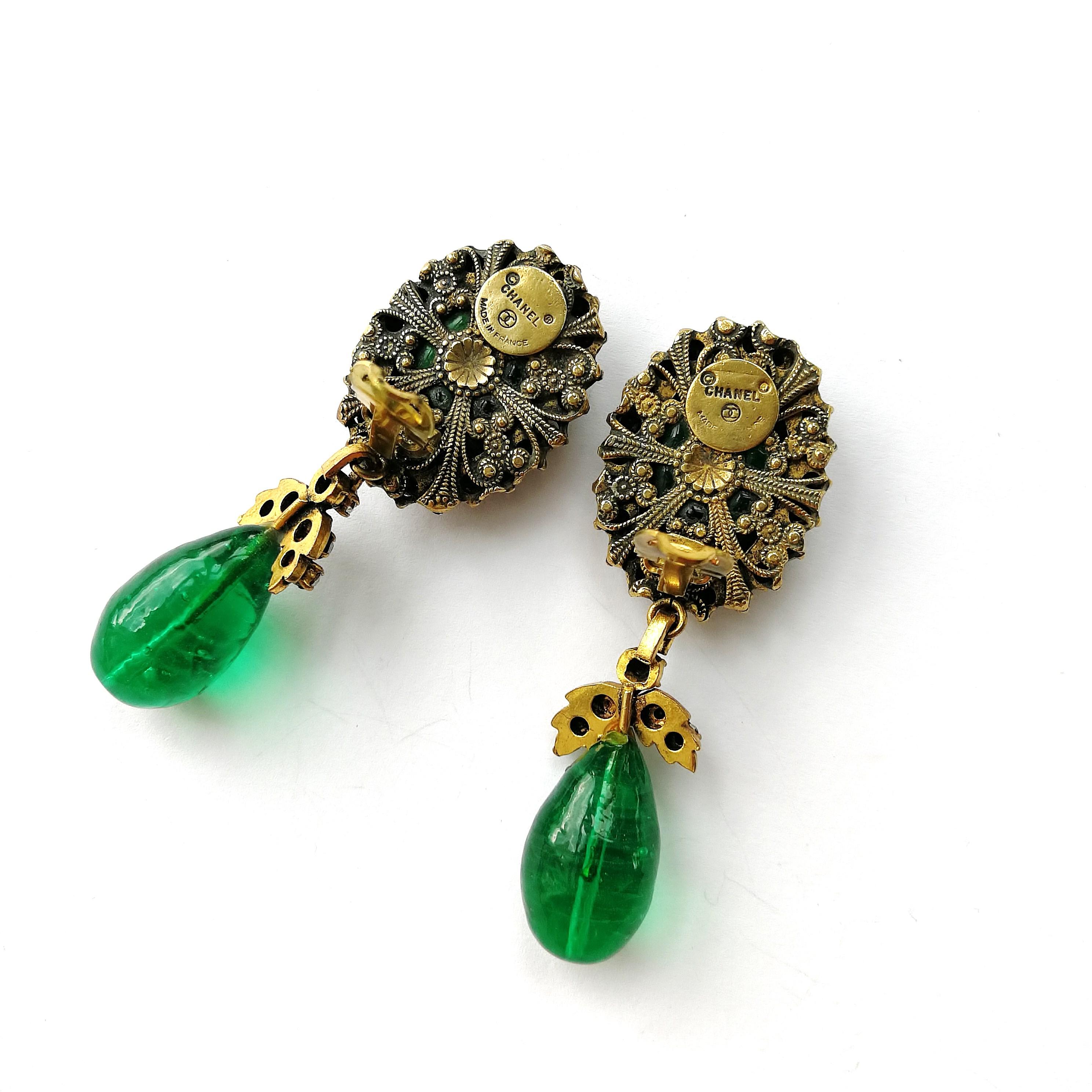 Long emerald poured glass, paste and gilded metal drop earrings, Chanel, 1980s 3