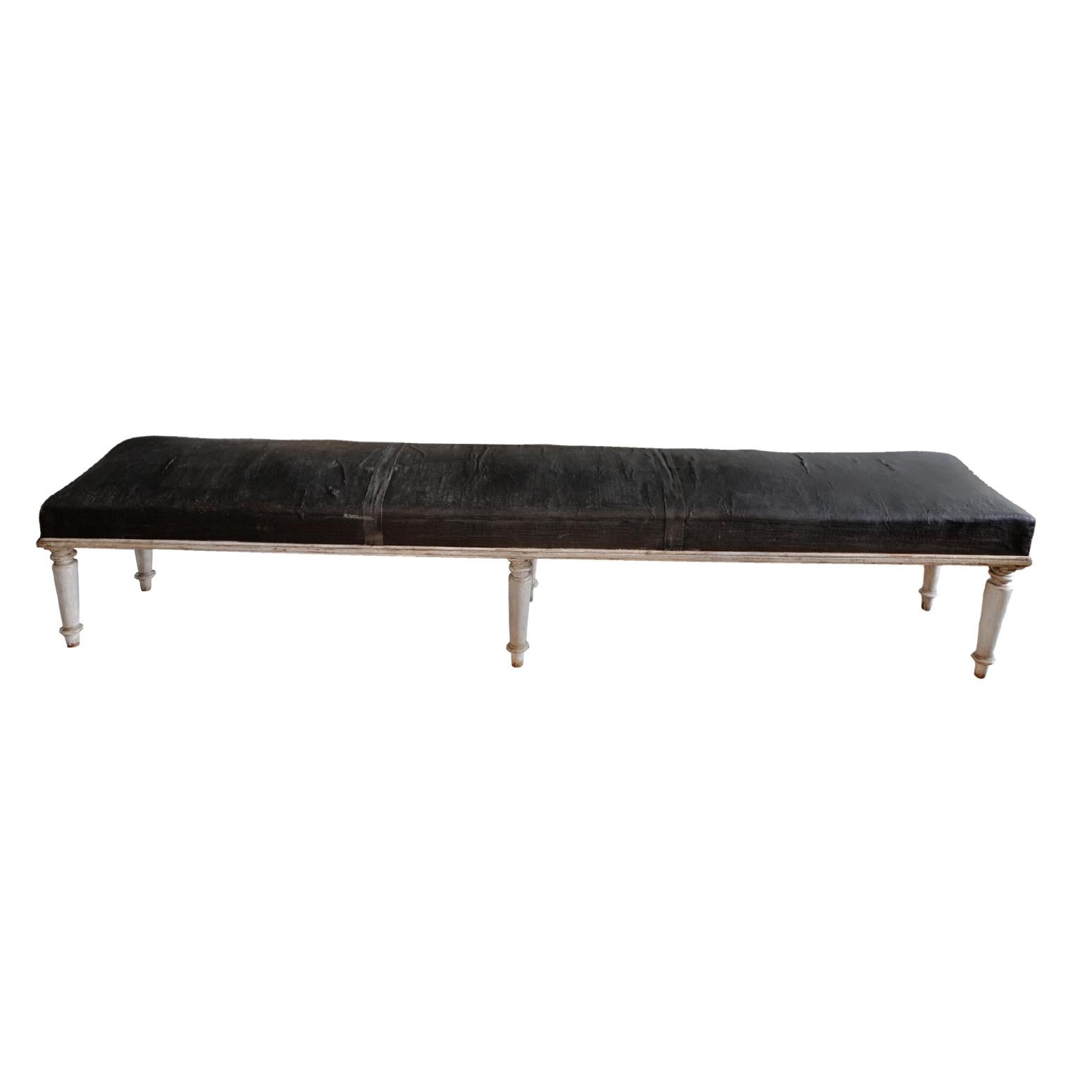 Hand-Painted Long English George IV Period Painted Hall or Gallery Bench, circa 1825 For Sale