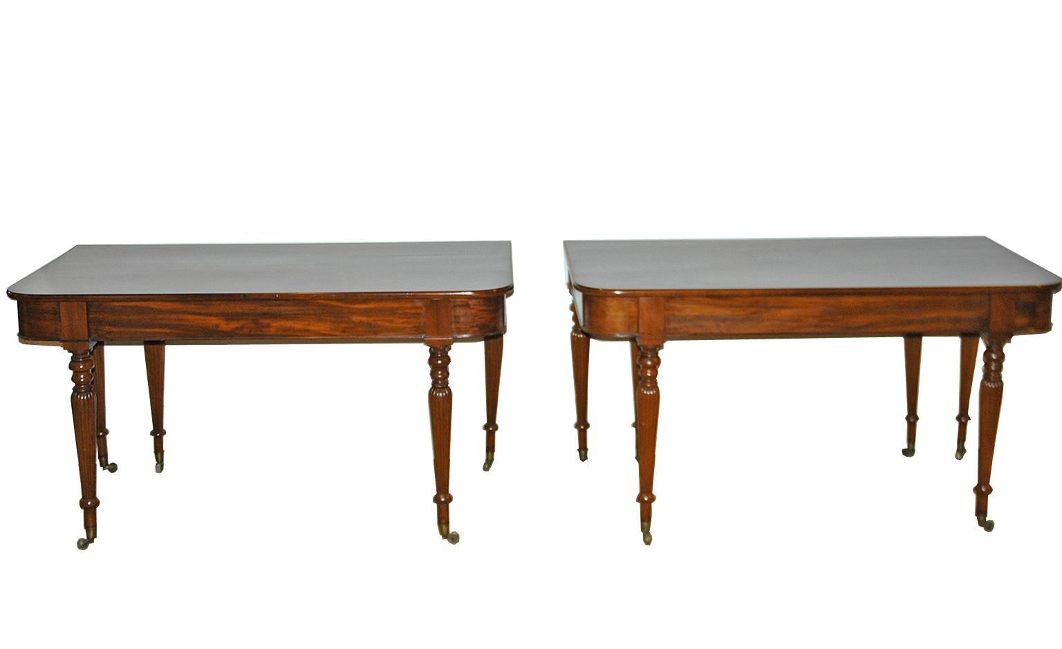 Long English Regency Banquet Dining Table in Mahogany w/ 4 Leaves, c. 1820 5
