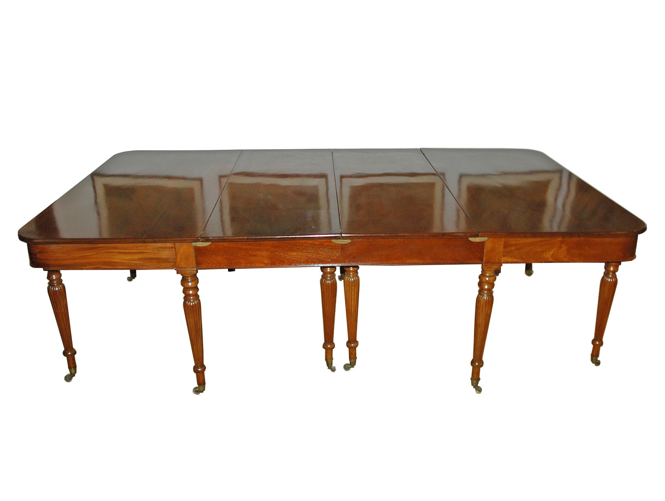Long English Regency Banquet Dining Table in Mahogany w/ 4 Leaves, c. 1820 3