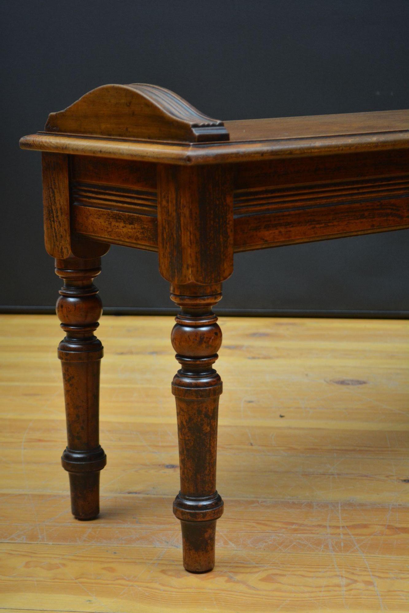 Longue banquette victorienne anglaise en noyer massif en vente 6