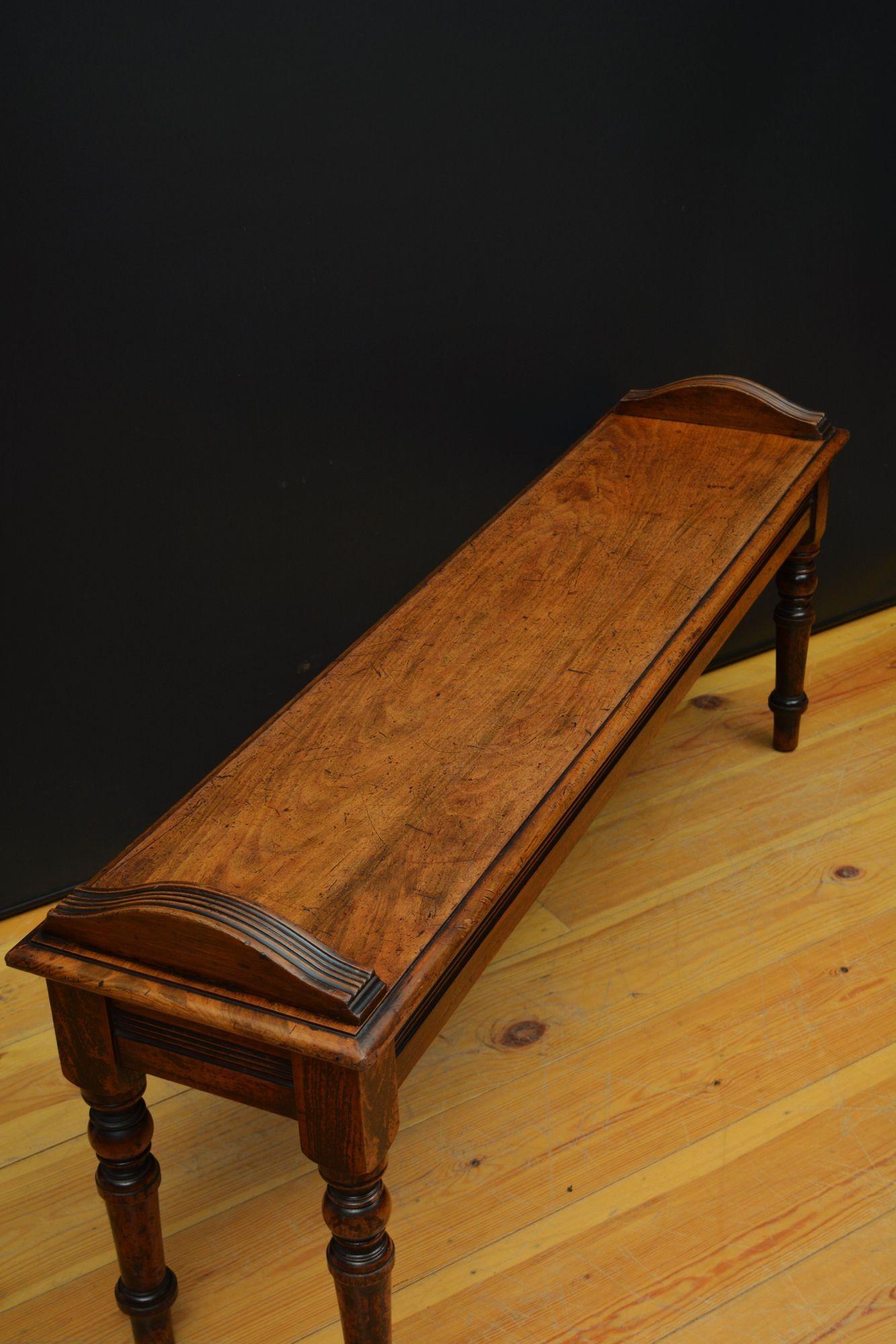 Anglais Longue banquette victorienne anglaise en noyer massif en vente