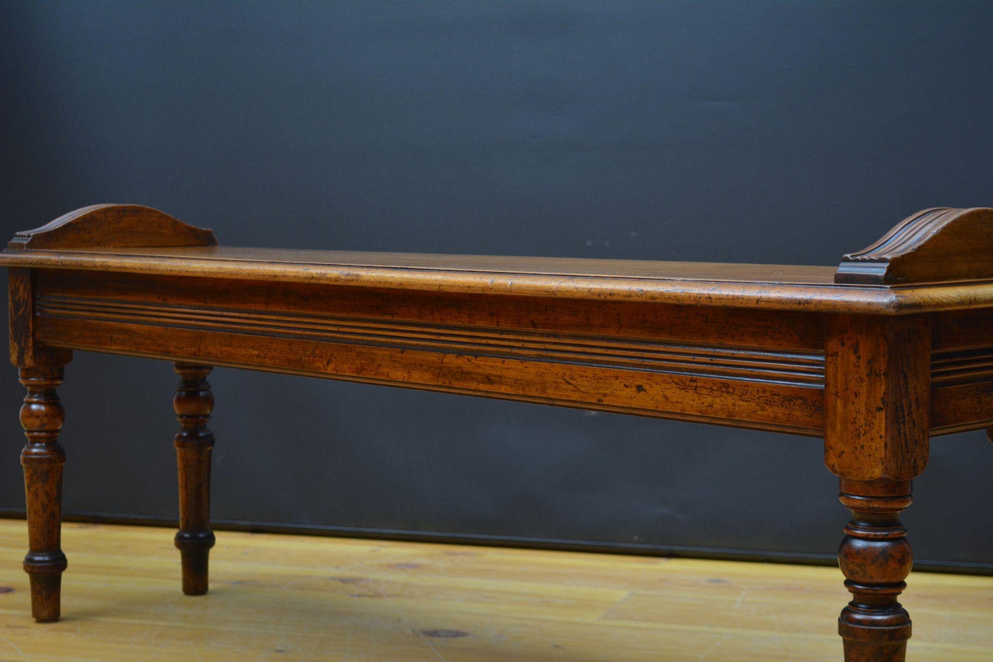 Longue banquette victorienne anglaise en noyer massif en vente 3