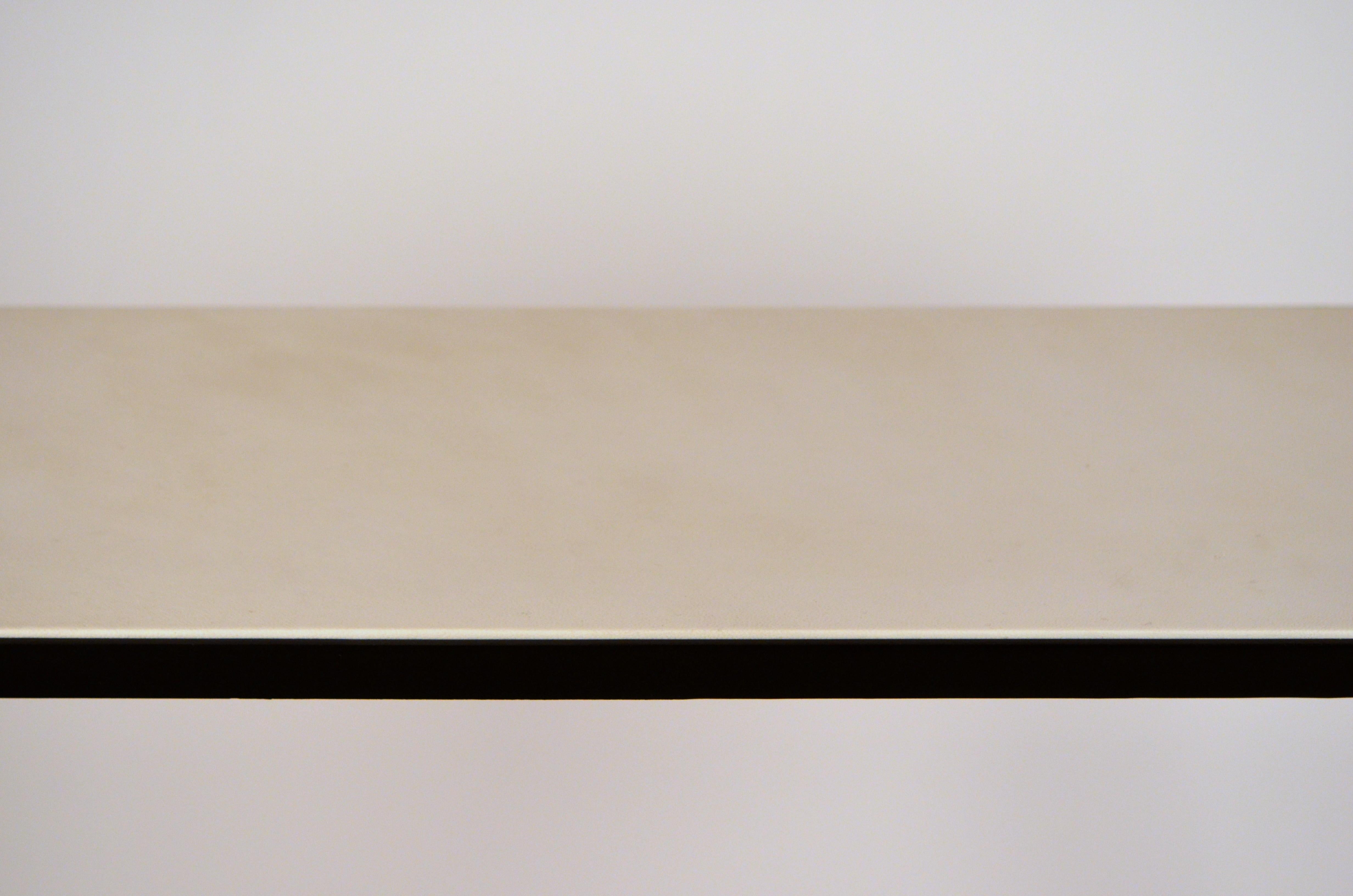 Console longue « Esquisse » en fer forgé et parchemin crème de Design Frres Neuf - En vente à Los Angeles, CA