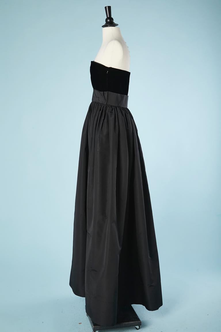 Long evening bustier dress in black velvet and faille Pierre Cardin Paris In Excellent Condition For Sale In Saint-Ouen-Sur-Seine, FR