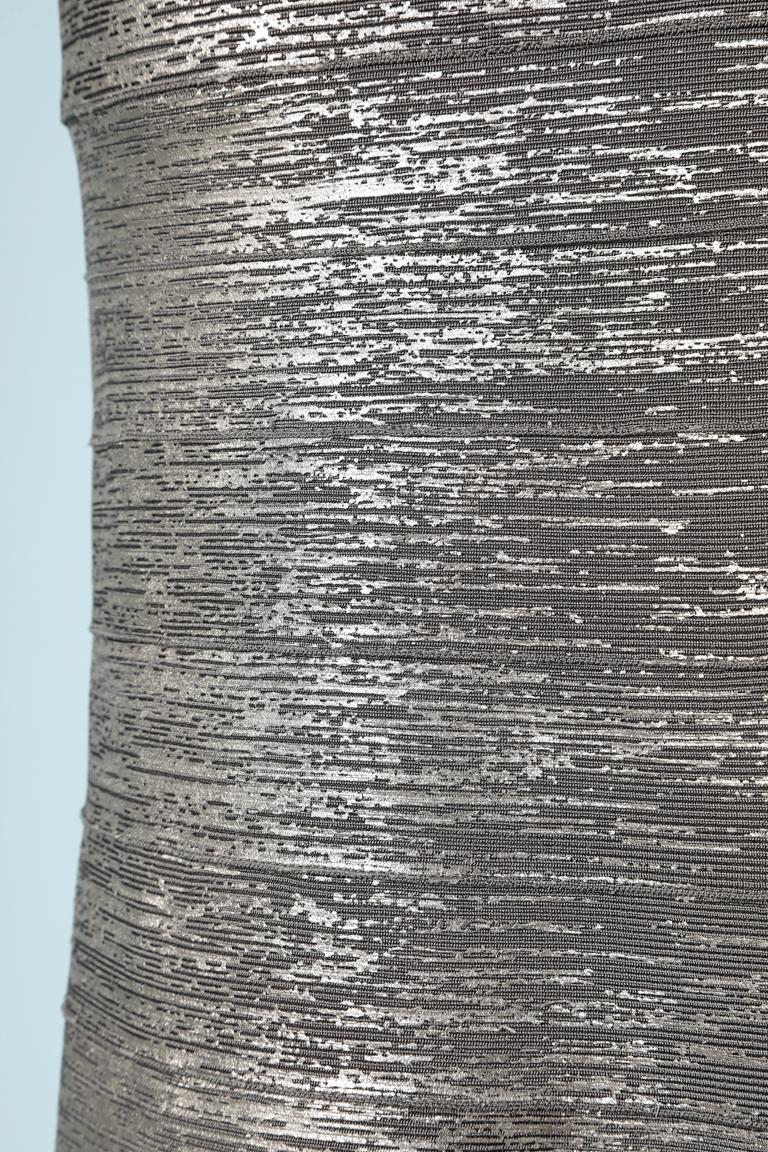 Langes Abendkleid aus beschichtetem, silbernem Stretch-Strickband Hervé Léger  im Angebot 1