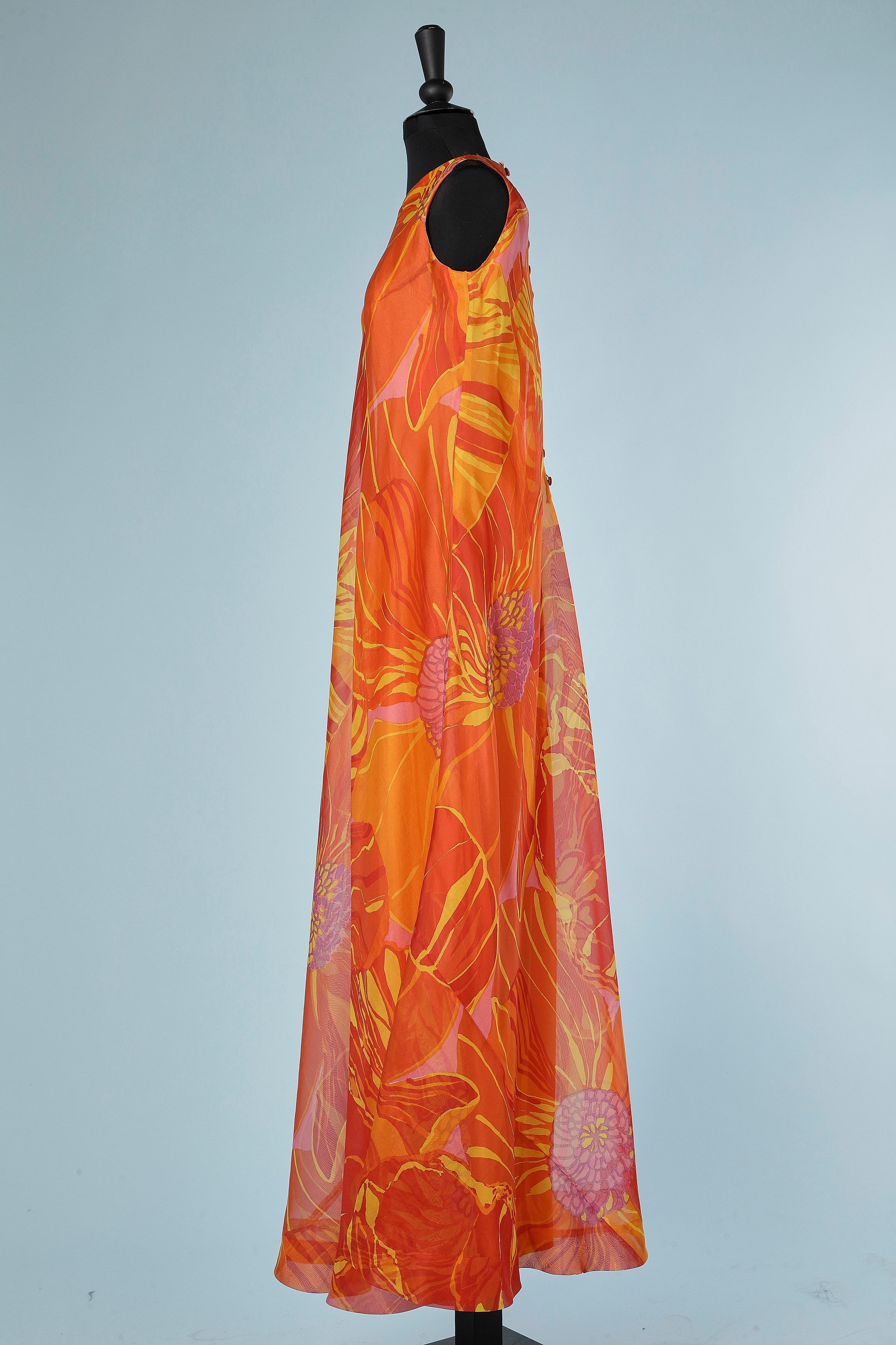 Long evening dress in flowers printed chiffon Anne Valone Circa 1970's  In Excellent Condition For Sale In Saint-Ouen-Sur-Seine, FR