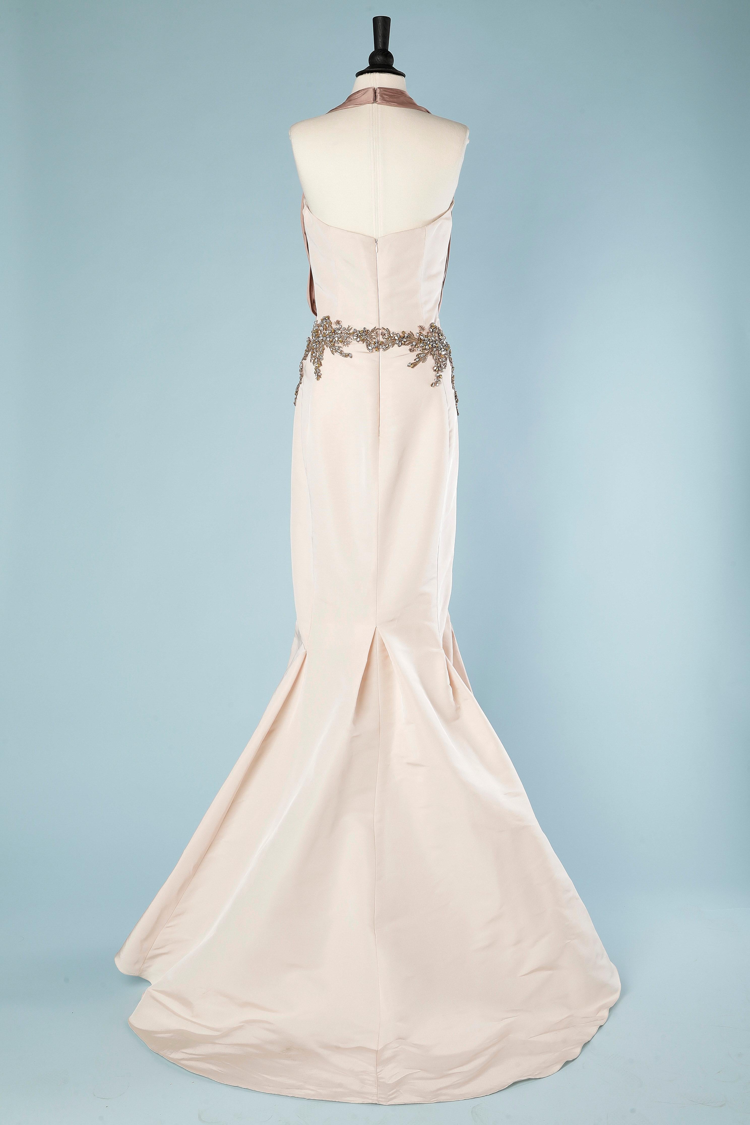 Long evening dress in pale pink faille with embroideries Lorena Sarbu No brand  In Excellent Condition For Sale In Saint-Ouen-Sur-Seine, FR