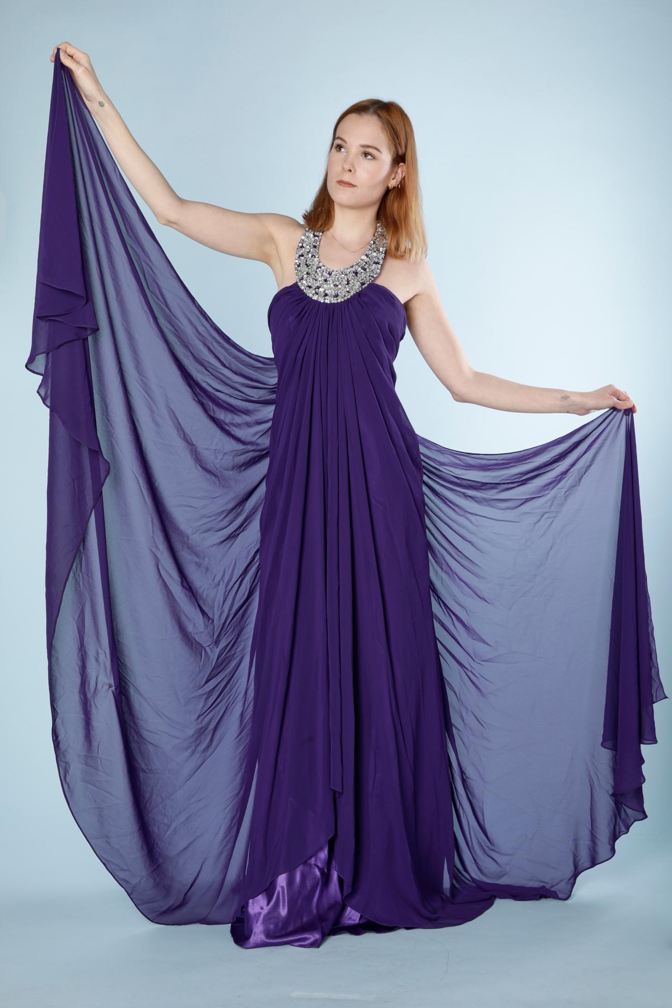 Long evening gown in purple chiffon and satin with a sequin neckless collar For Sale 2