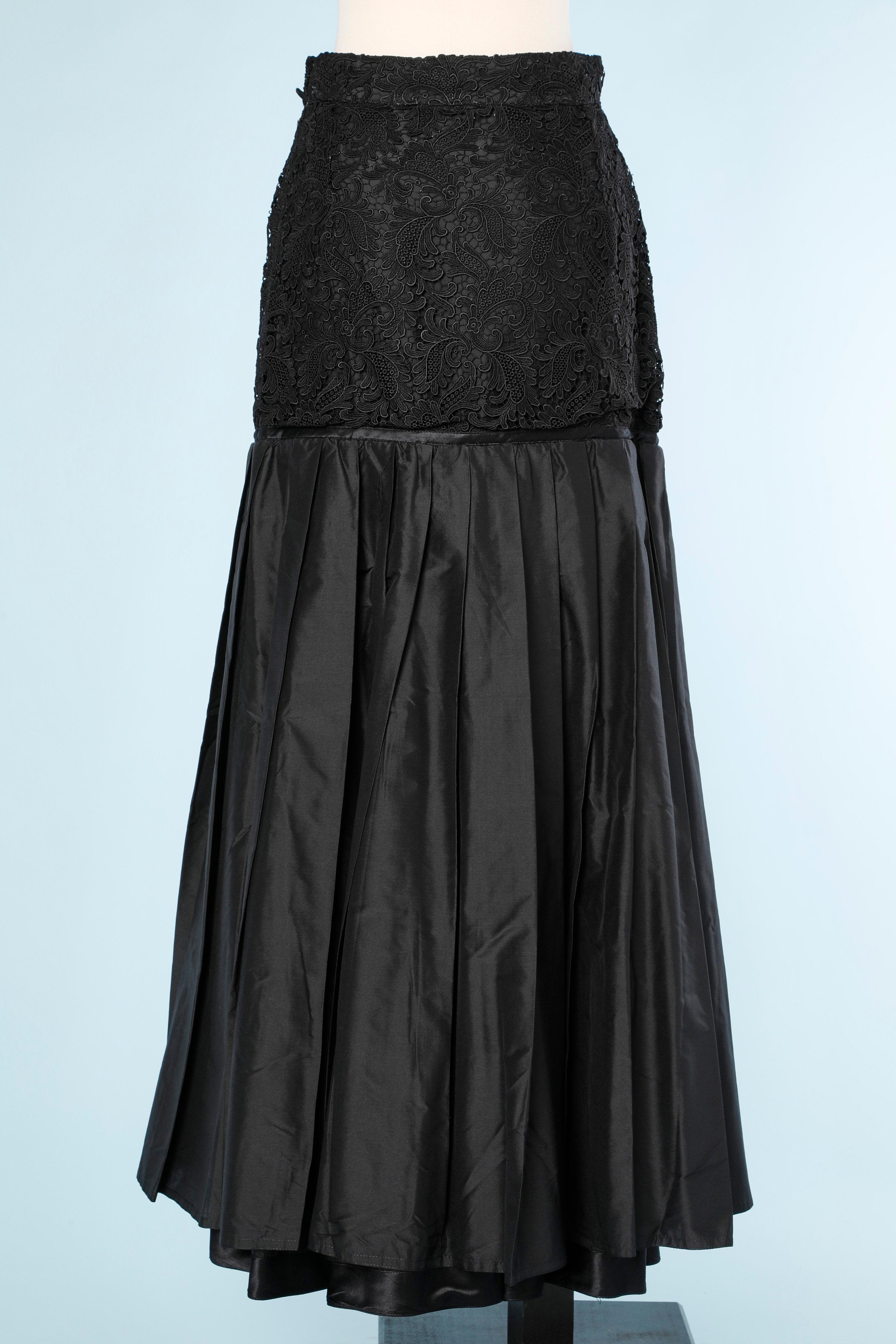 Long evening skirt in black lace and pleated taffetas Gianni Versace  In Excellent Condition In Saint-Ouen-Sur-Seine, FR