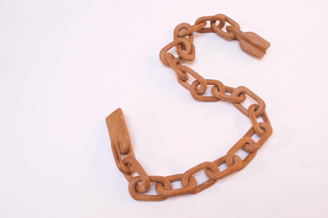 Long Folk Art Hand Carved Pine Whimsy Chain In Good Condition For Sale In Brooklyn, NY