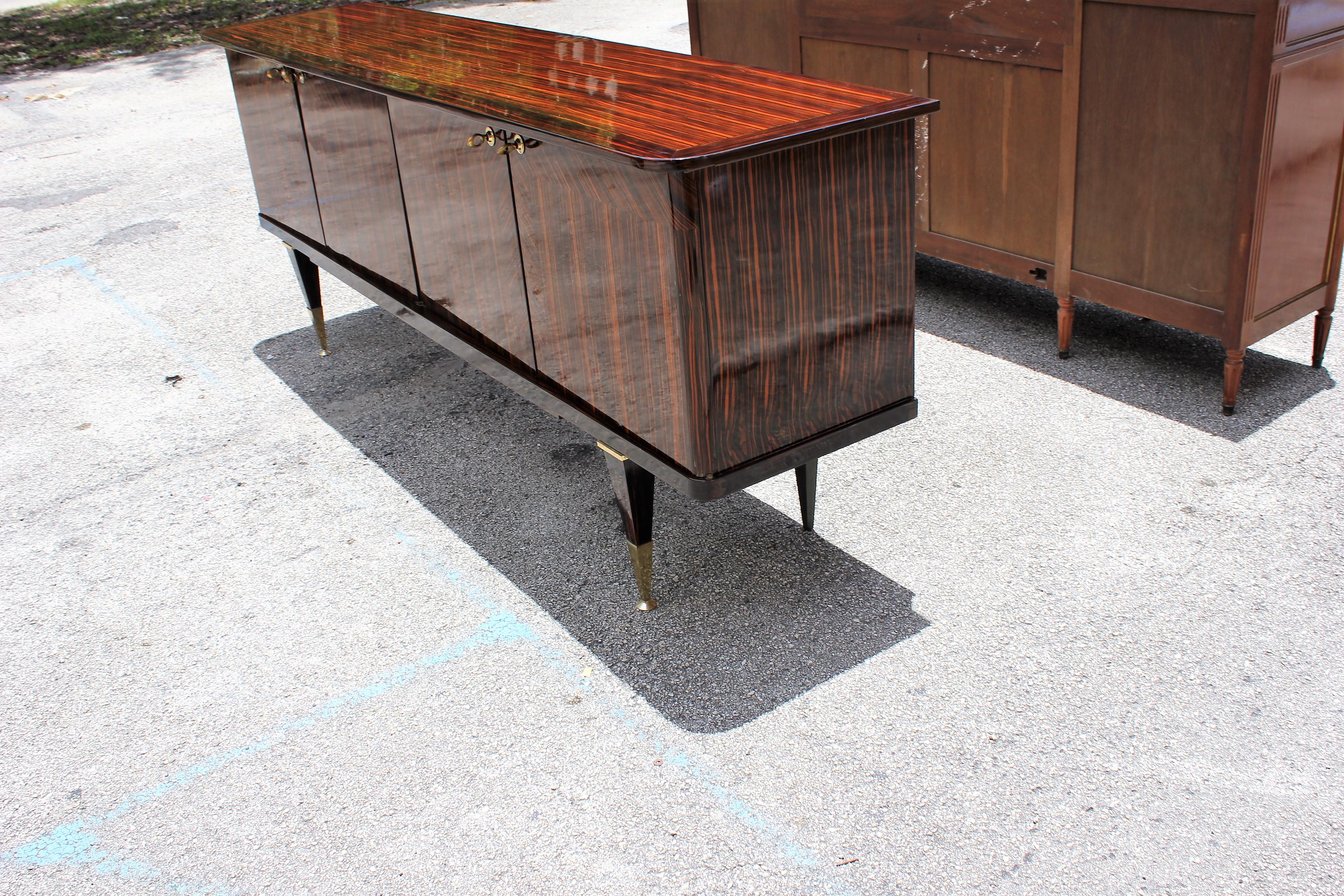 Long French Art Deco Macassar Ebony Sideboard or Buffet, circa 1940s In Excellent Condition In Hialeah, FL