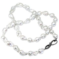 Long collier à fermoir infini en perles baroques d'eau douce et diamants géants, Lori Barros
