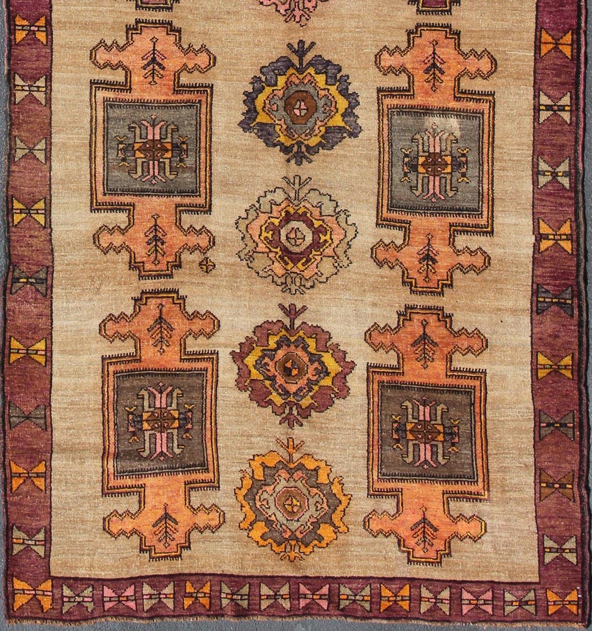 Vintage Turkish Oushak runner with all-over geometric design in tan, orange, pink, yellow, purple and gray, rug en-508, country of origin / type: Turkey / Oushak, circa mid-20th century

This Turkish Oushak runner features an all-over pattern of