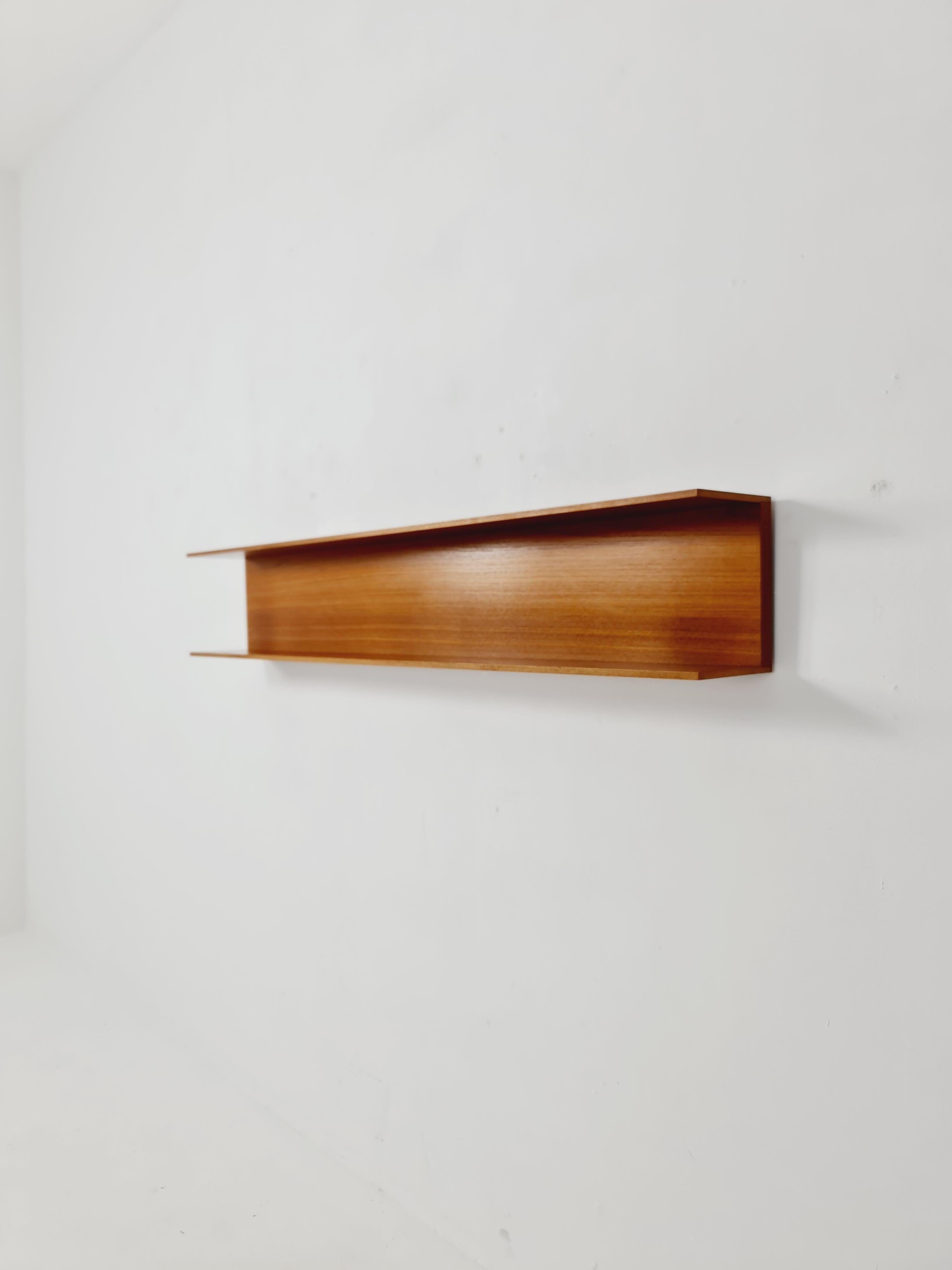 Long  German Wilheilm Renz for Walter Renz  hanging shelf, 1960s

Design year: 1960s

Dimensions per shelf : 20  D x 150  B x 26 H cm


Good vintage condition, however, as with all vintage items some minor wear marks should be expected.

Please