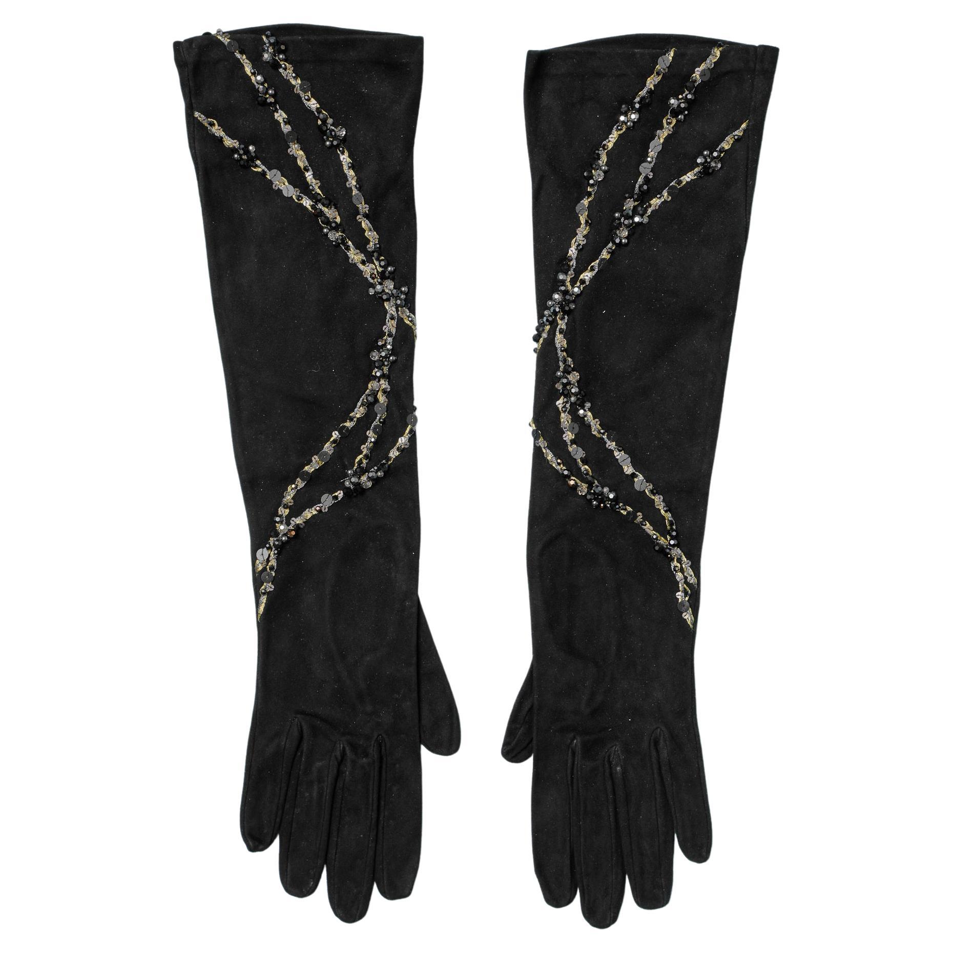 Langer Handschuh aus schwarzem Wildleder mit Stickereien  Swarovski-Schmuck 