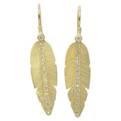 Pendientes largos de plumas de oro y diamantes