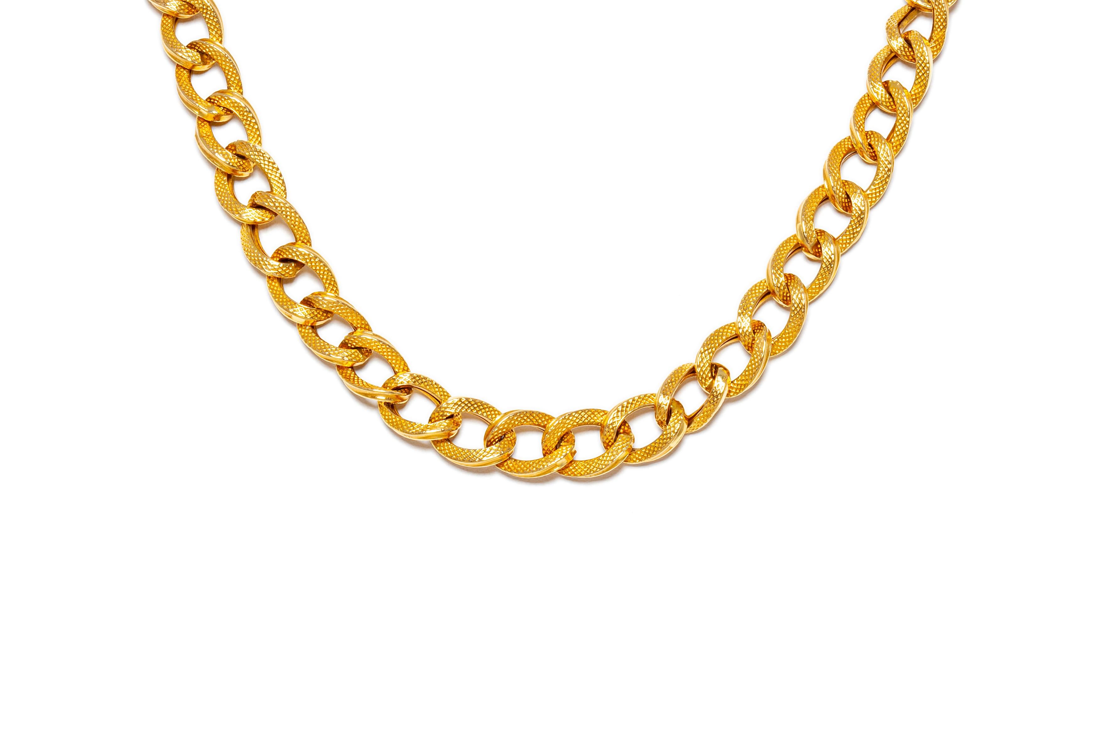 Chain, finely crafted in 18k yellow gold weighing 31.2 DWT with a length 38 inch. Circa 1980's. 