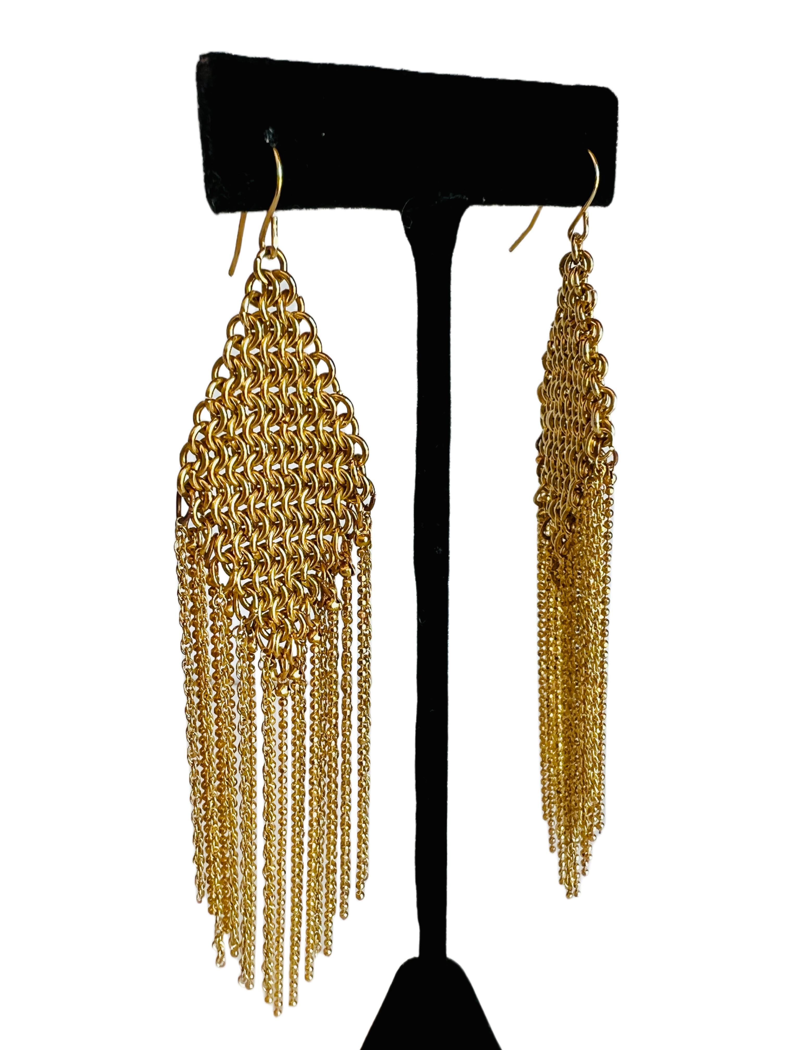 Lange goldene Maschenkette Quasten-Ohrringe Damen im Angebot