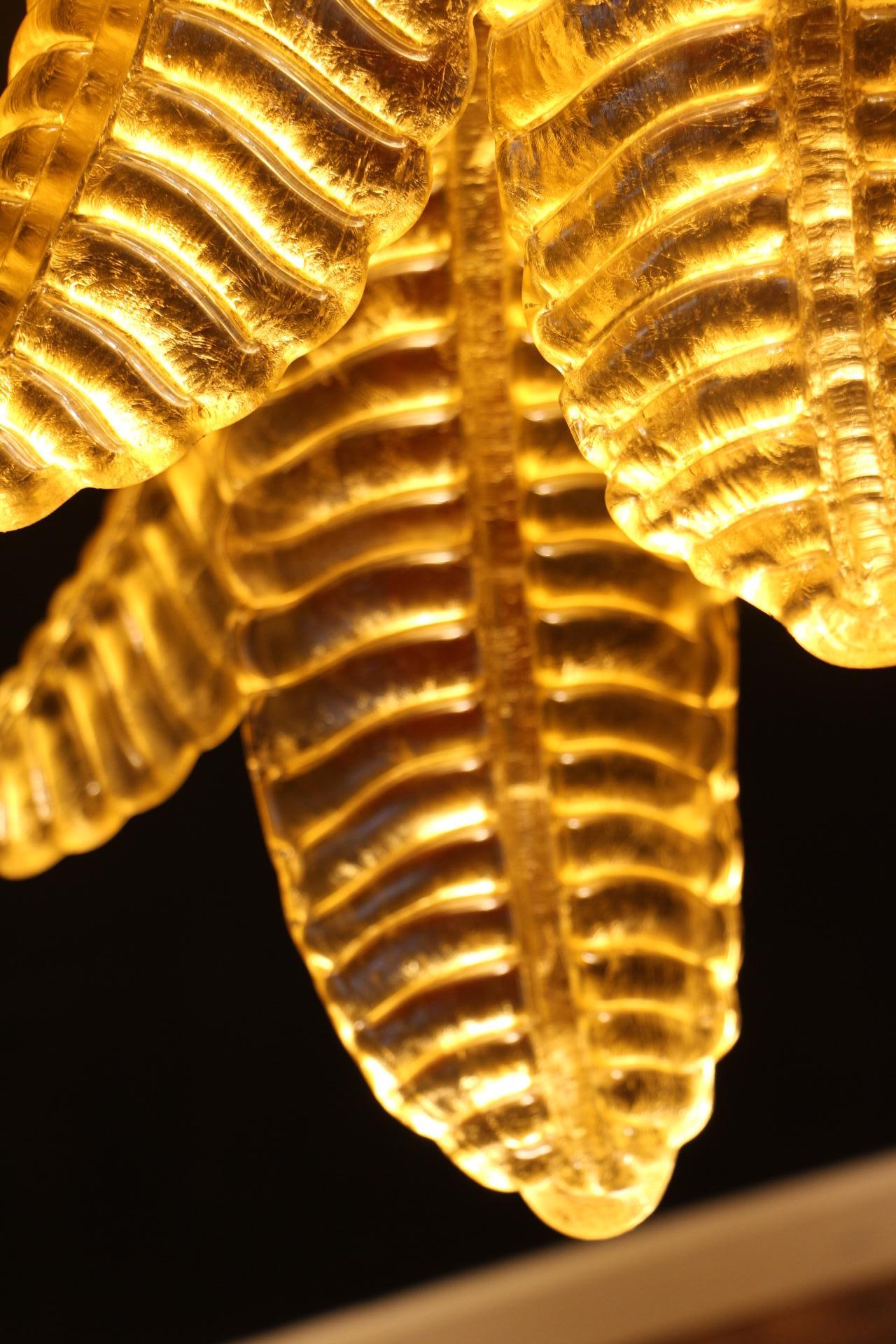 Langes goldenes Muranoglas-Kronleuchter in Palmenform (Ende des 20. Jahrhunderts) im Angebot