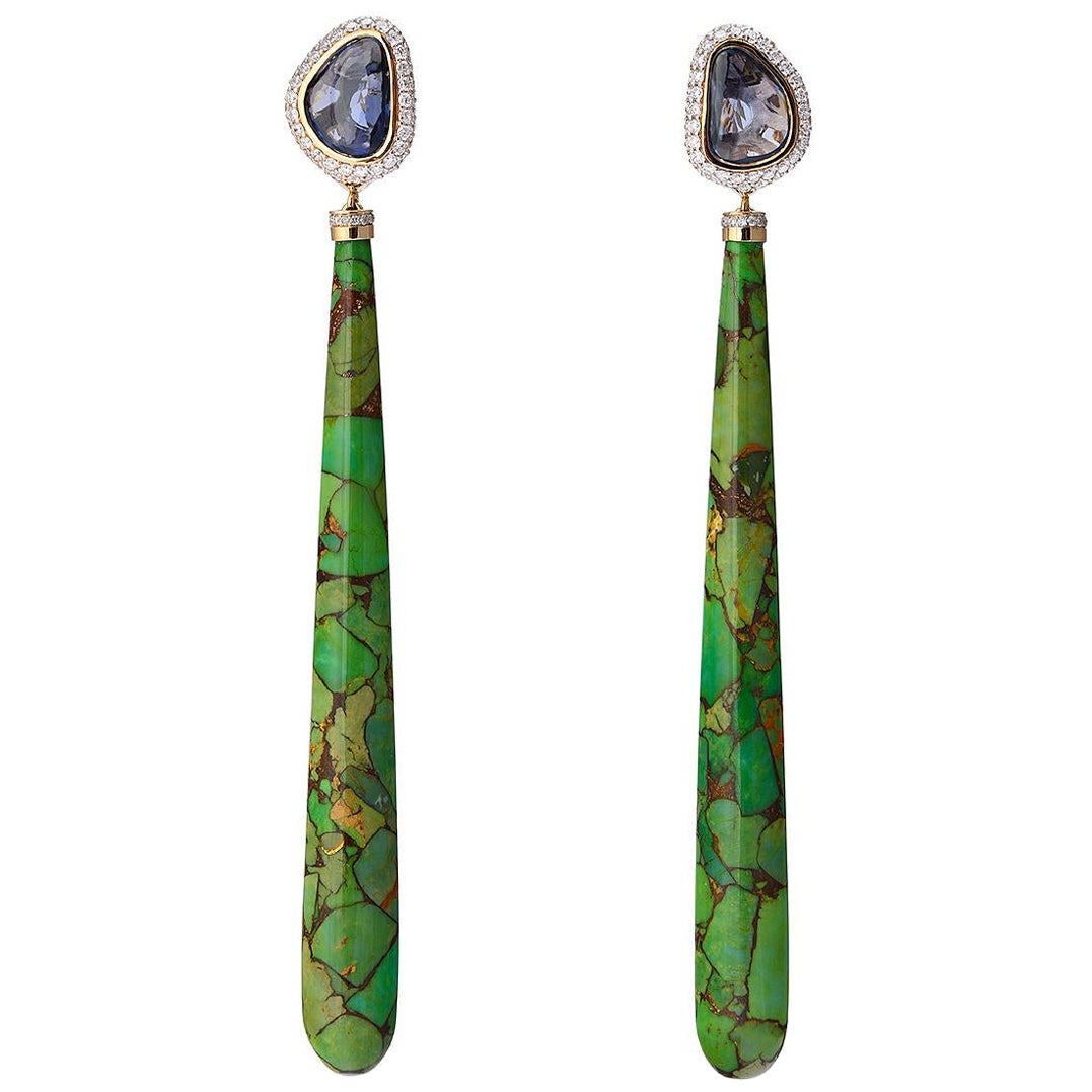 Pendientes largos de turquesa verde con zafiros en bruto y diamantes blancos en venta