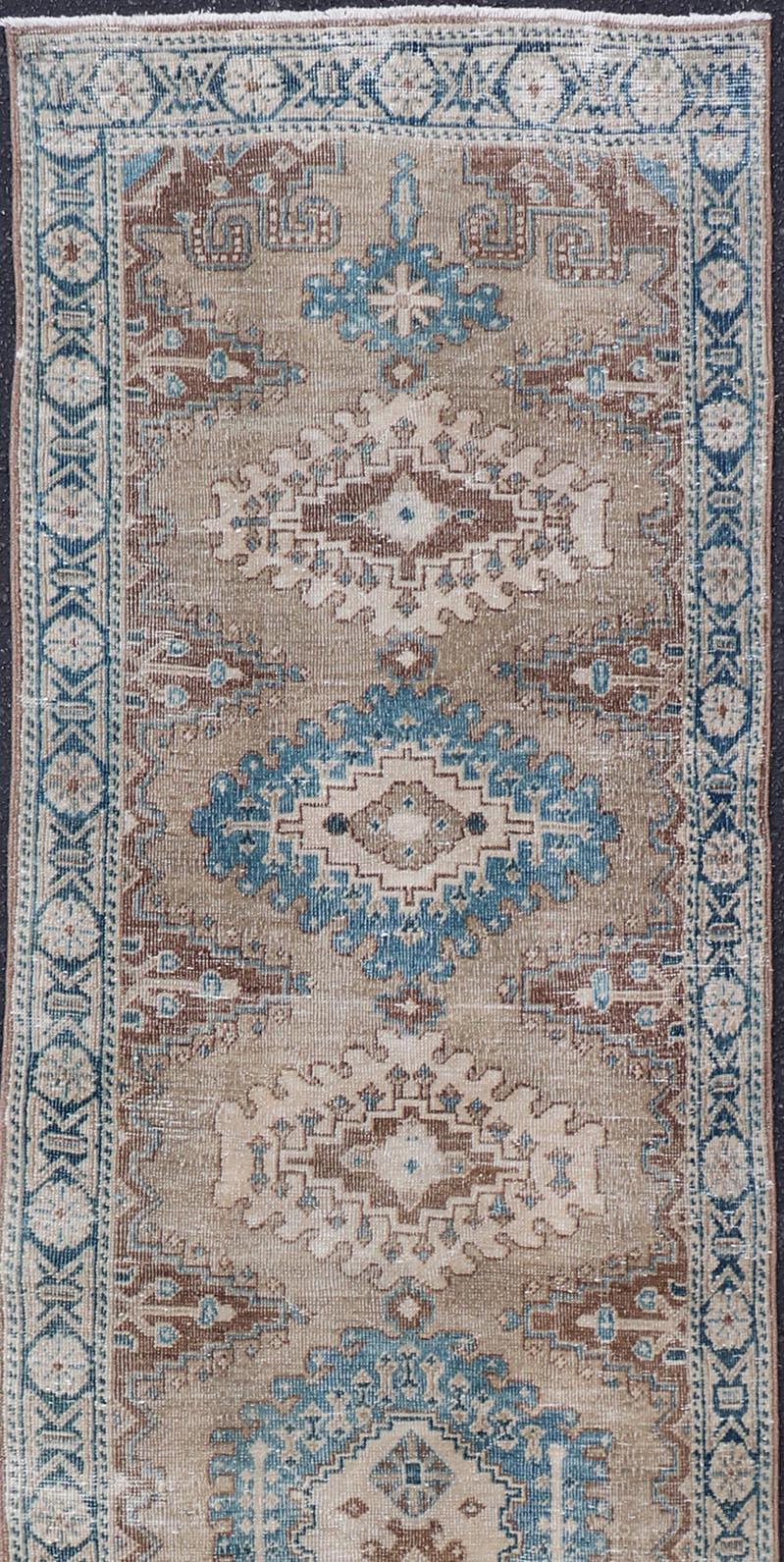 20th Century Long Hand-Knotted Antique Heriz Runner in Wool with Sub-Geometric Medallions For Sale