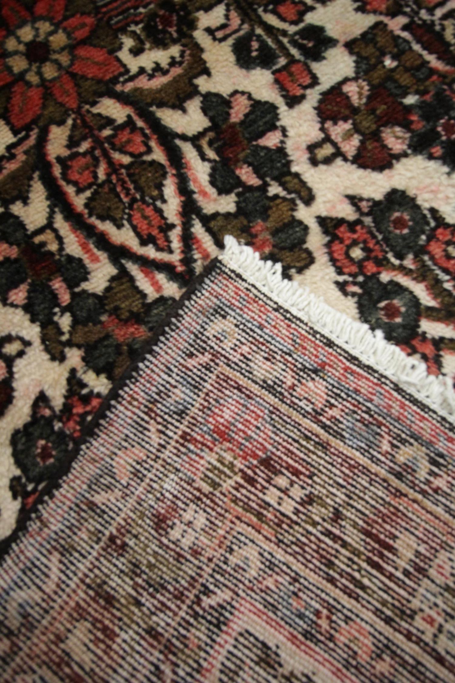 Alfombra Hecha a Mano Alfombra India Vintage Alfombra Floral Camino de Escalera finales del siglo XX en venta