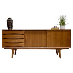 LONG + Schöne Mid-Century Modern Stil Teakholz CREDENZA / Sideboard aus der Mitte des Jahrhunderts