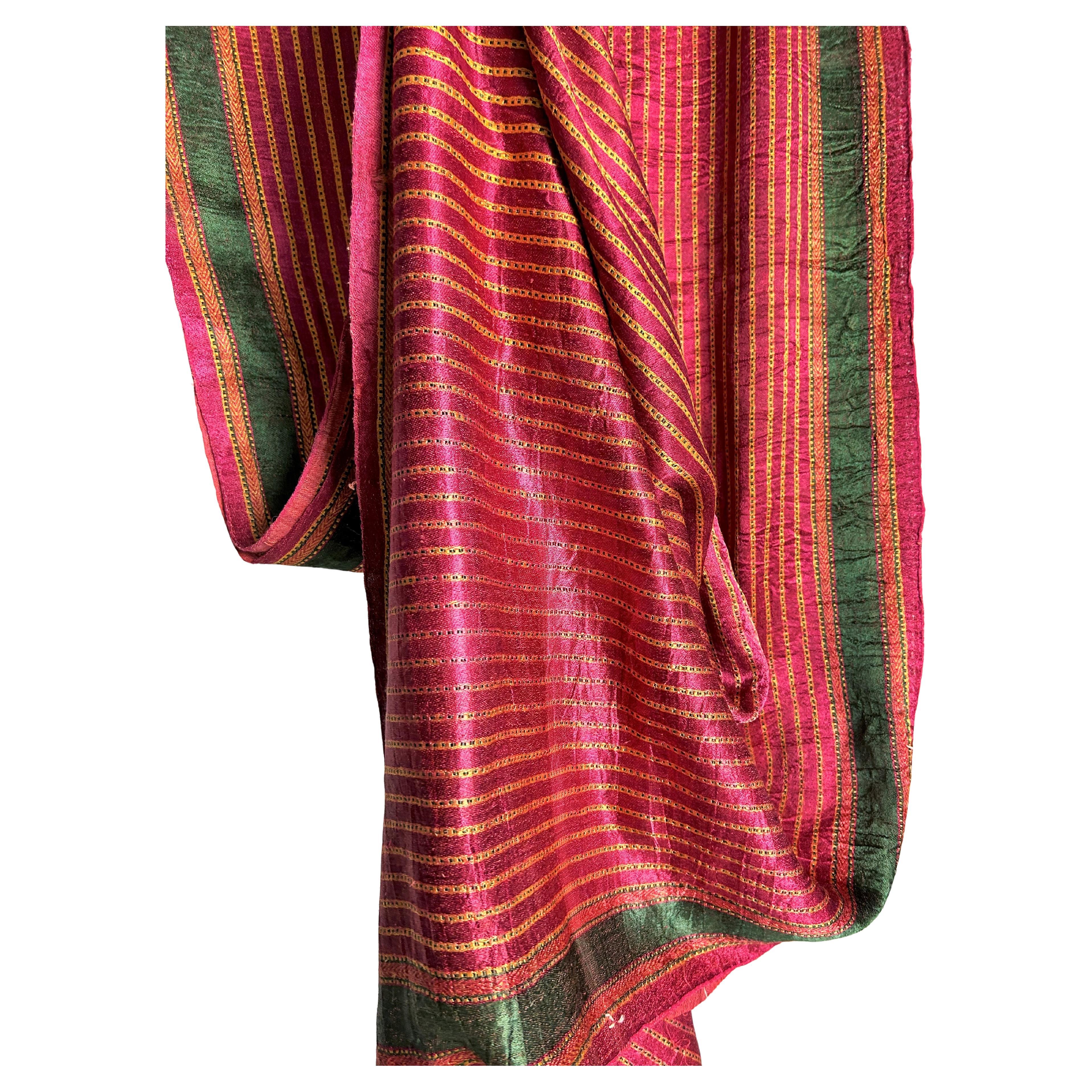 Langer indischer Sari aus gewebtem Satin mit Streifen CIRCA 1920 im Angebot
