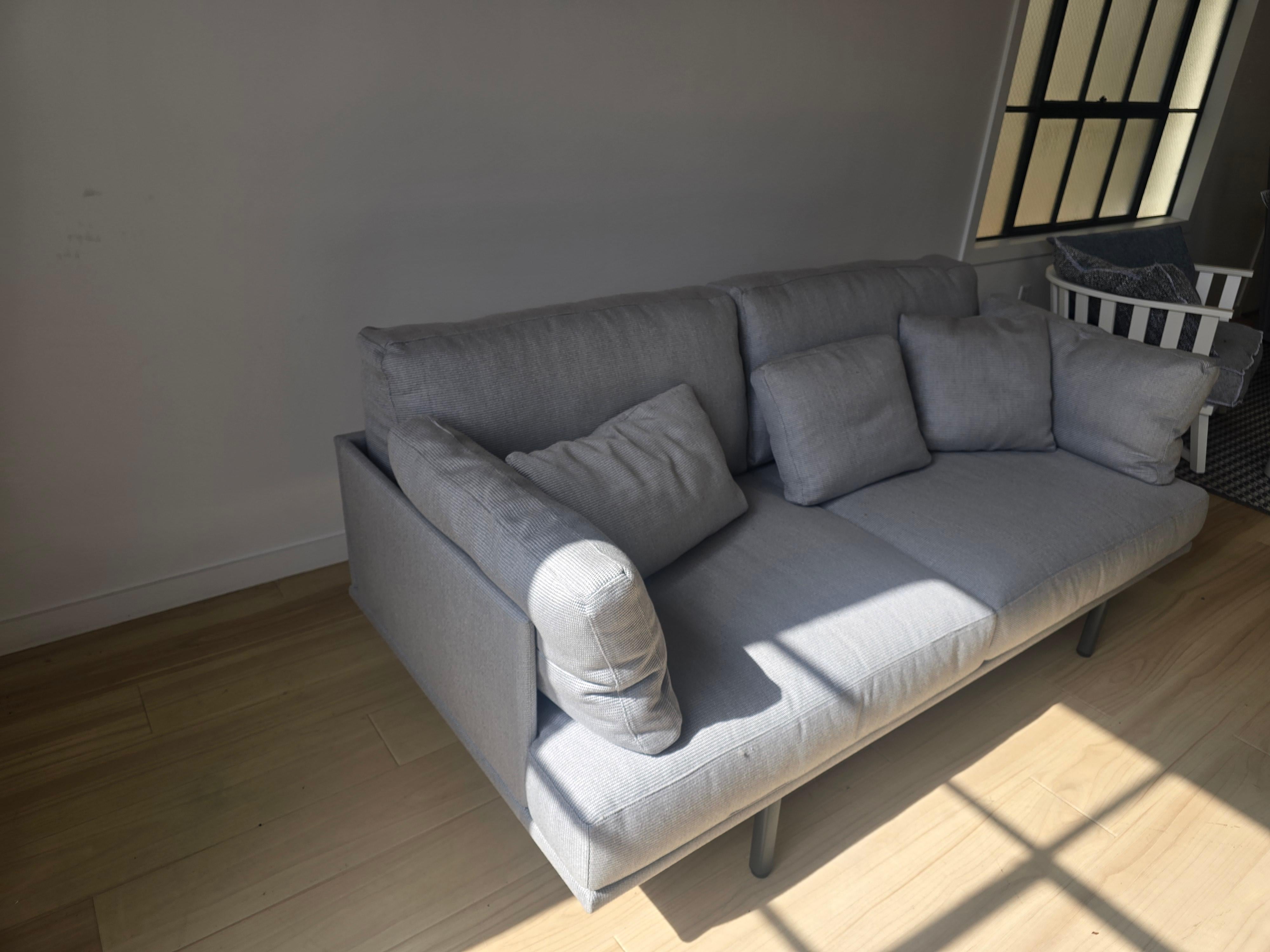 Sofá de exterior LONG ISLAND  por Punto1920 en Excelente estado para la venta en Carson, CA