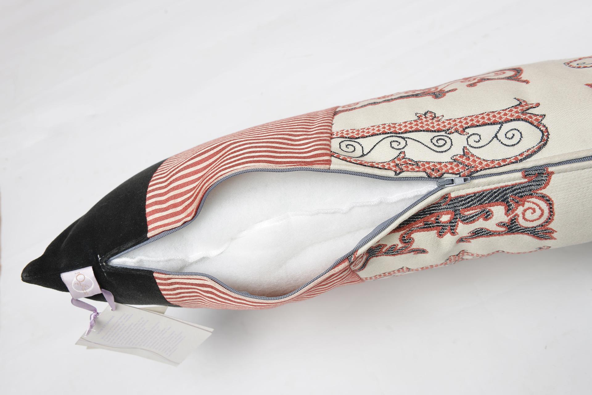 Cuscino lungo con design italiano in vendita 2