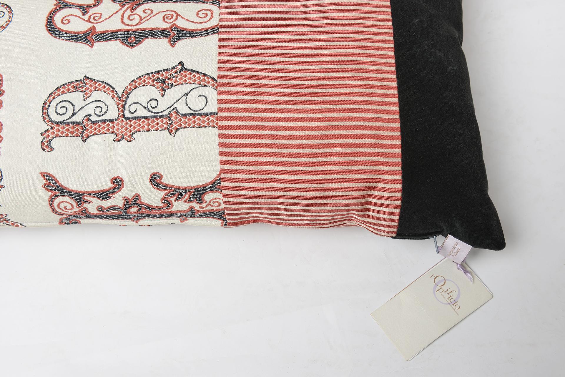 Cuscino lungo con design italiano In condizioni ottime in vendita a Alessandria, Piemonte