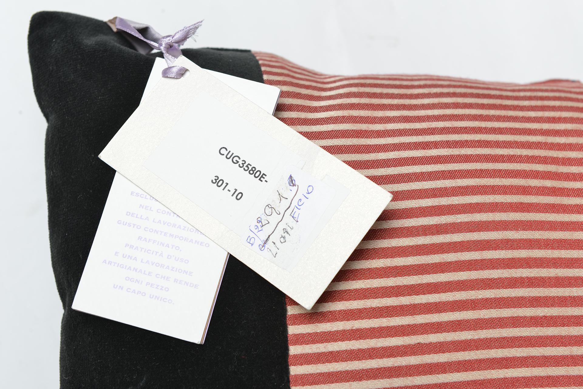XXI secolo e contemporaneo Cuscino lungo con design italiano in vendita